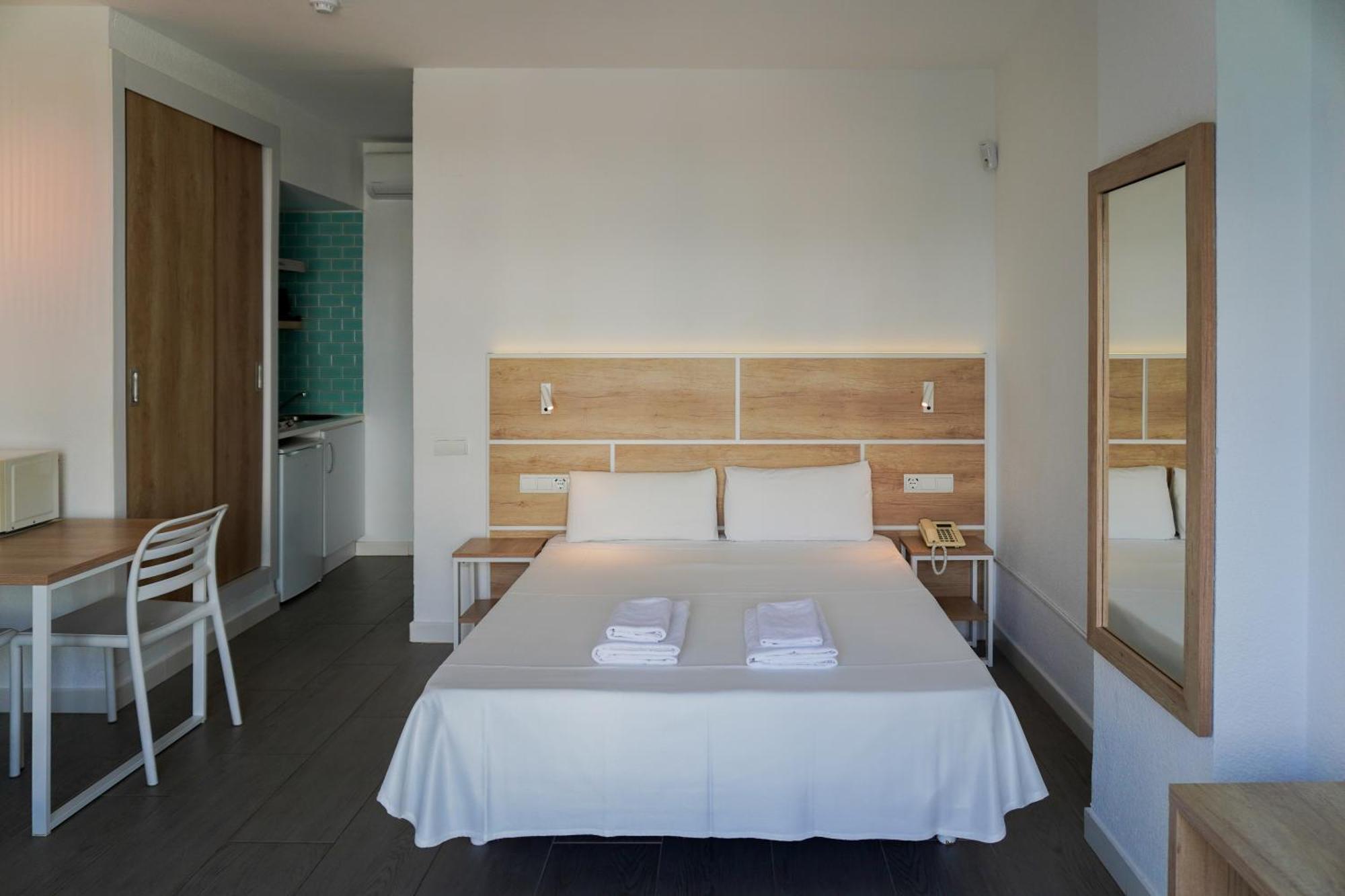 Studio with Pool Access (1 Adult)