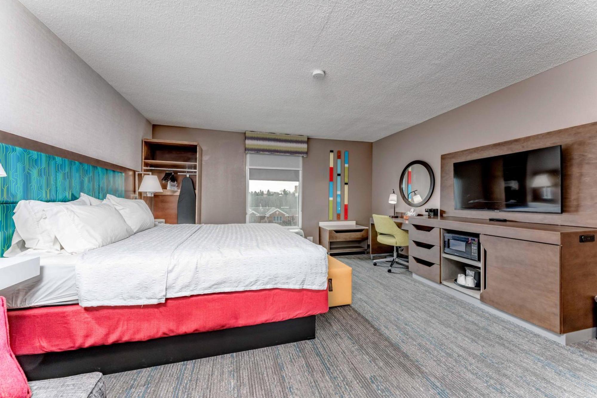 King Room with Sofa Bed and Study - Non-Smoking