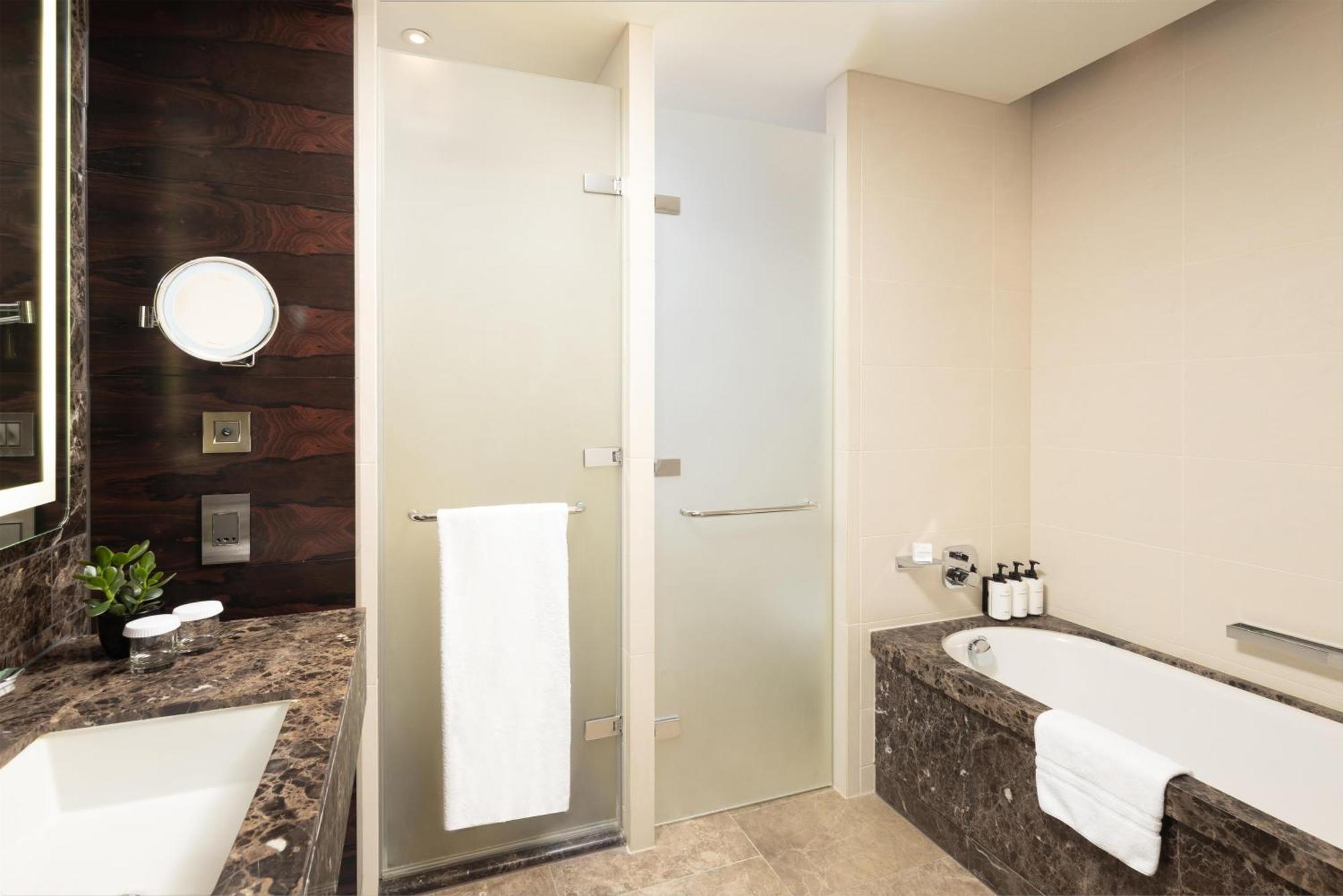 Executive Zimmer mit Kingsize-Bett - Zugang zur Lounge