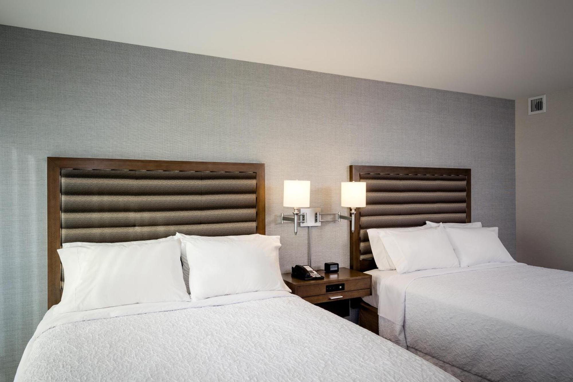 Kamer met 2 Queensize Bedden - Rookvrij