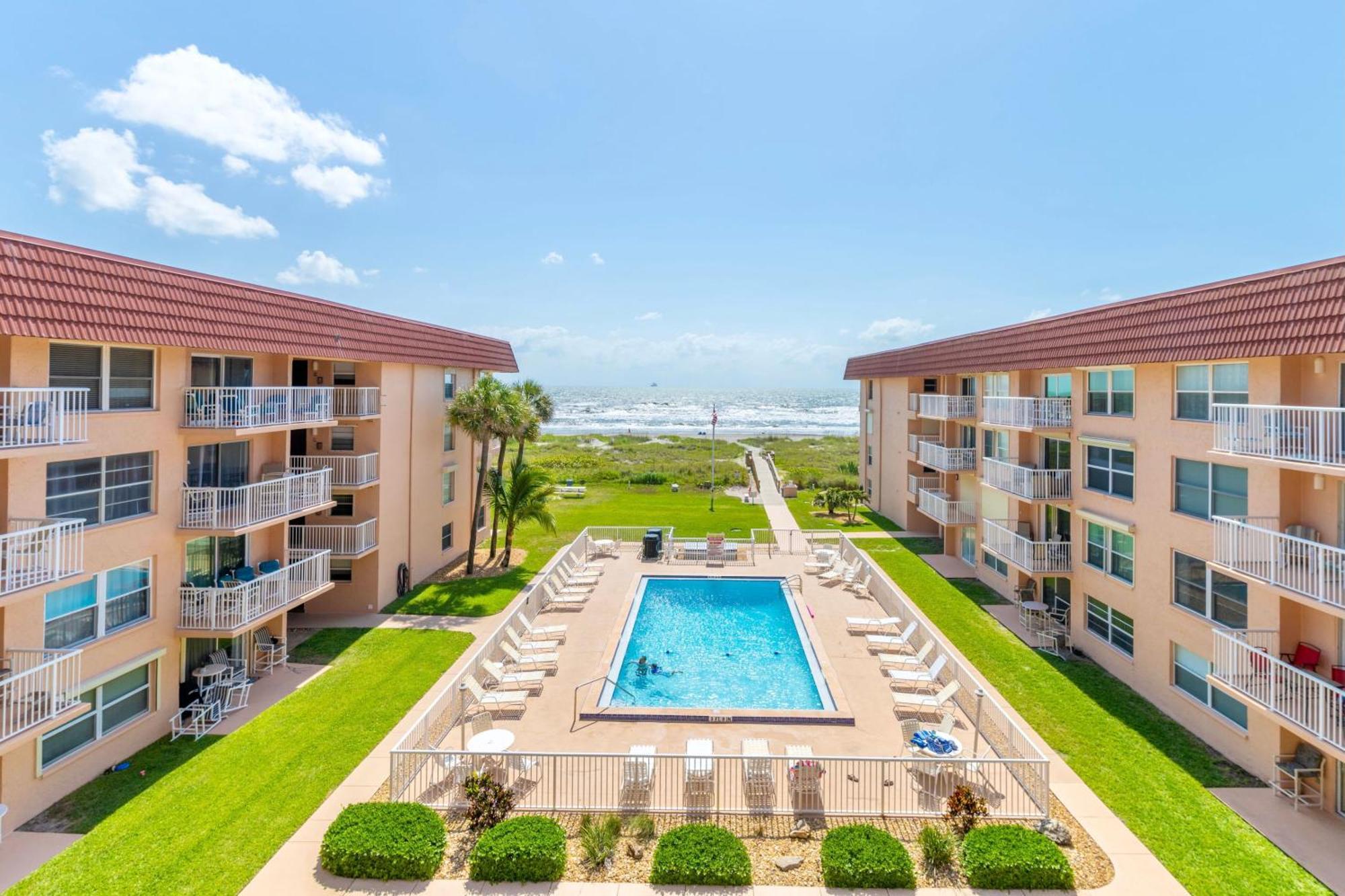 Luxury Pool & Ocean View Penthouse - Unit 47