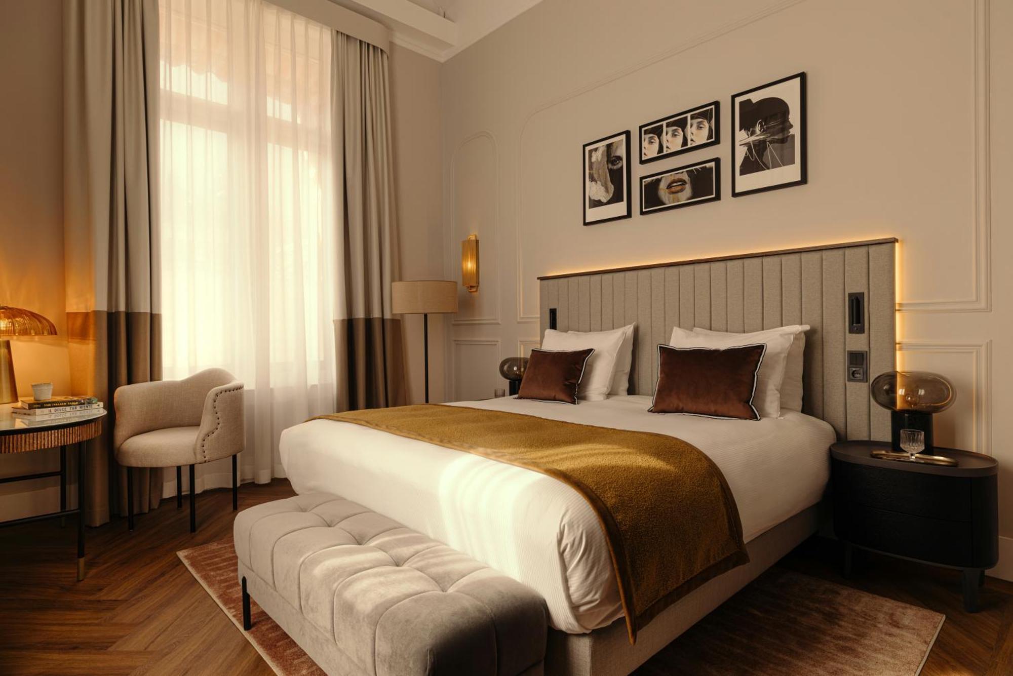 Deluxe Zimmer mit Kingsize-Bett