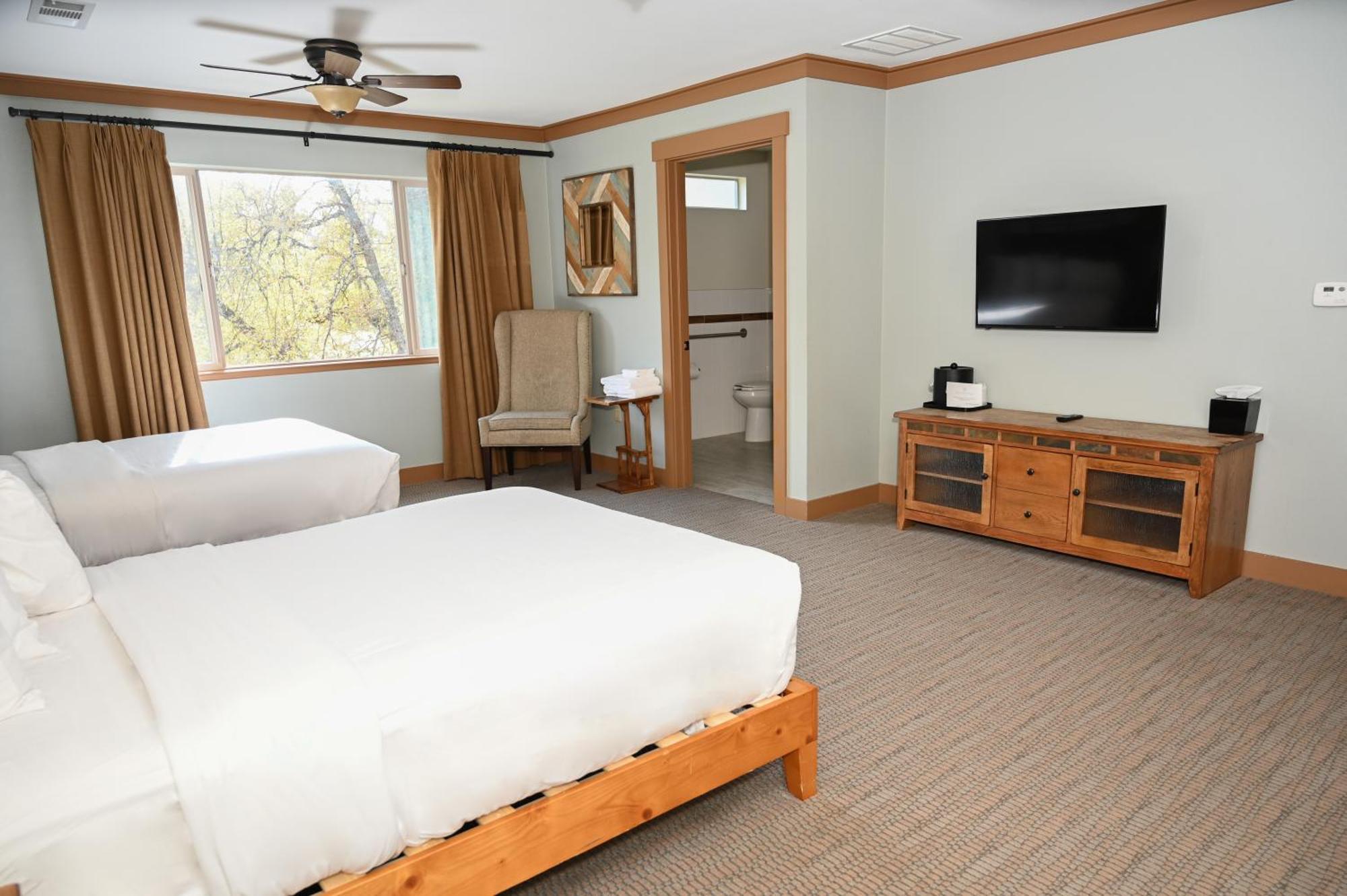 Double Room with Two Double Beds - Accessible/Non-Smoking
