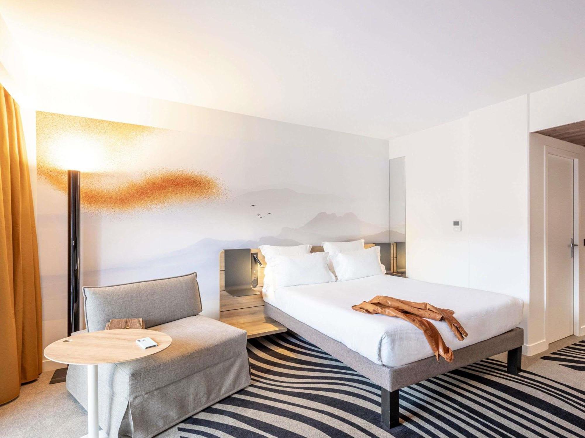 Chambre Supérieure avec 1 Lit Double et Canapé-Lit - Vue sur Village