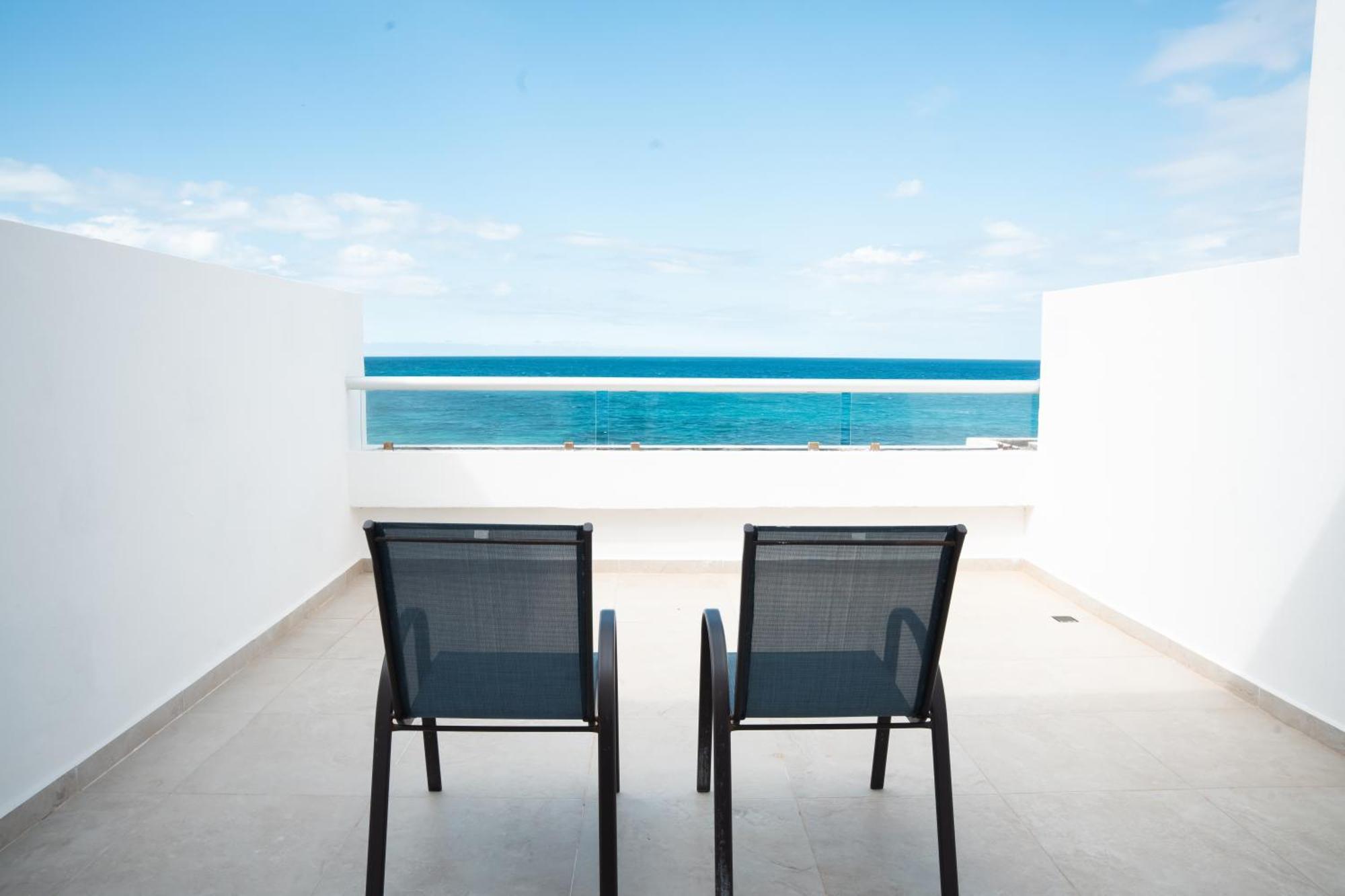 Deluxe Suite with Sea View