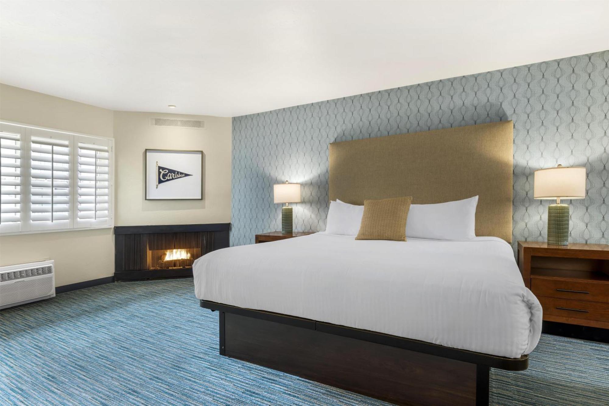 King Room with Fireplace - Non-Smoking