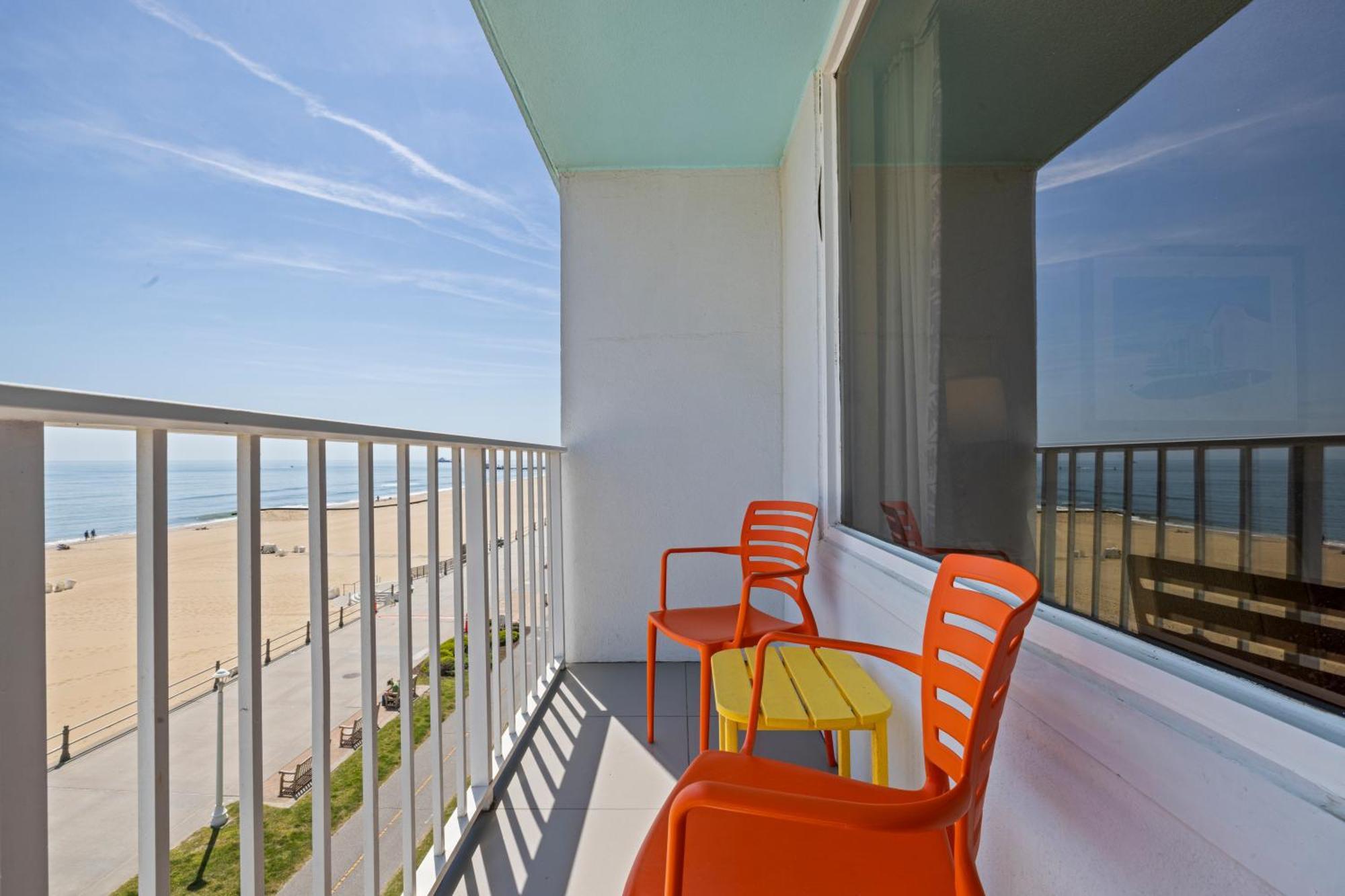 King Suite with Sofa Bed - Oceanfront - Private Balcony