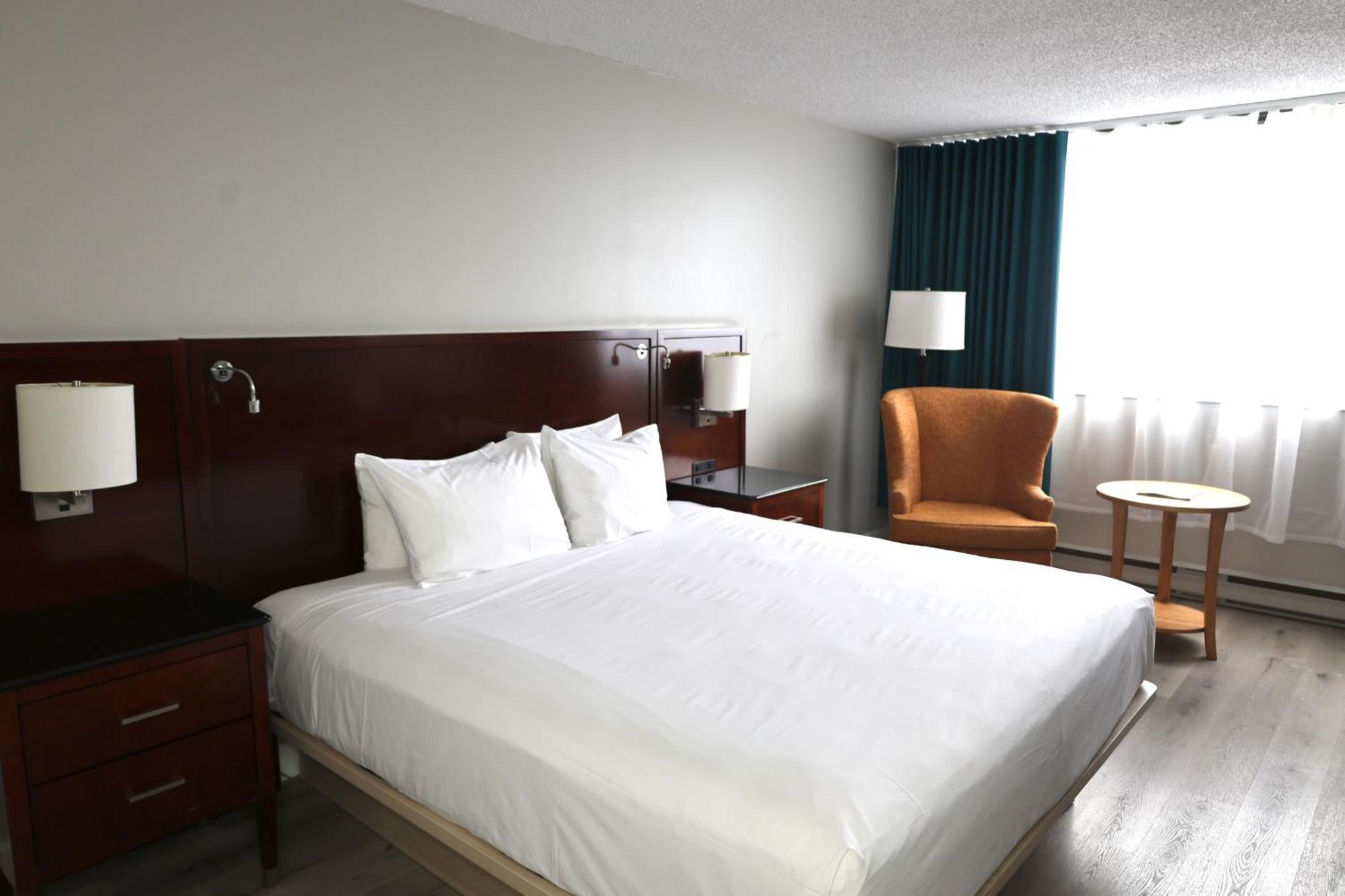 Chambre Lit King-Size Classique - Accessible aux Personnes à Mobilité Réduite