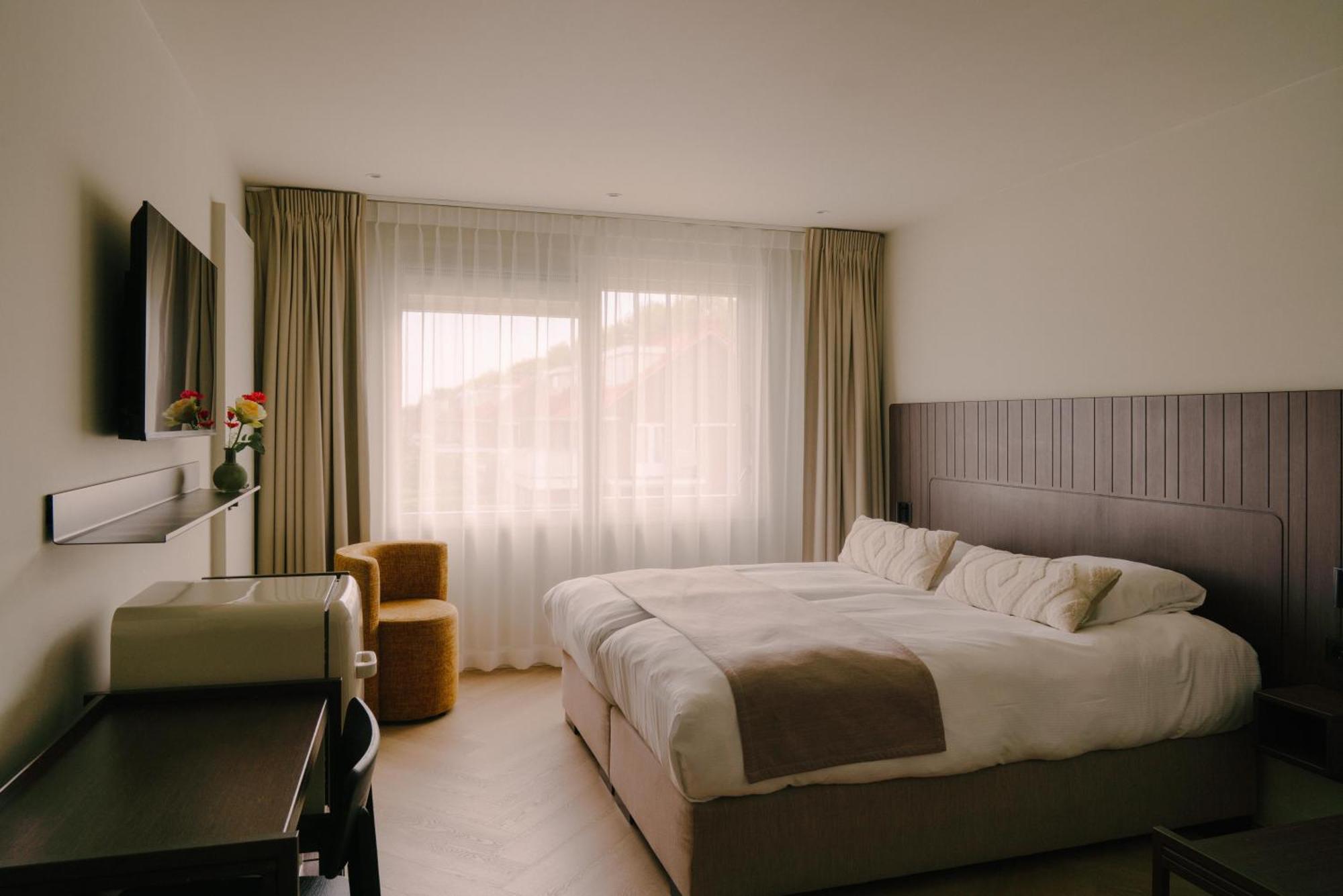 Deluxe Onderling Verbonden Kamer met 2 Aparte Bedden