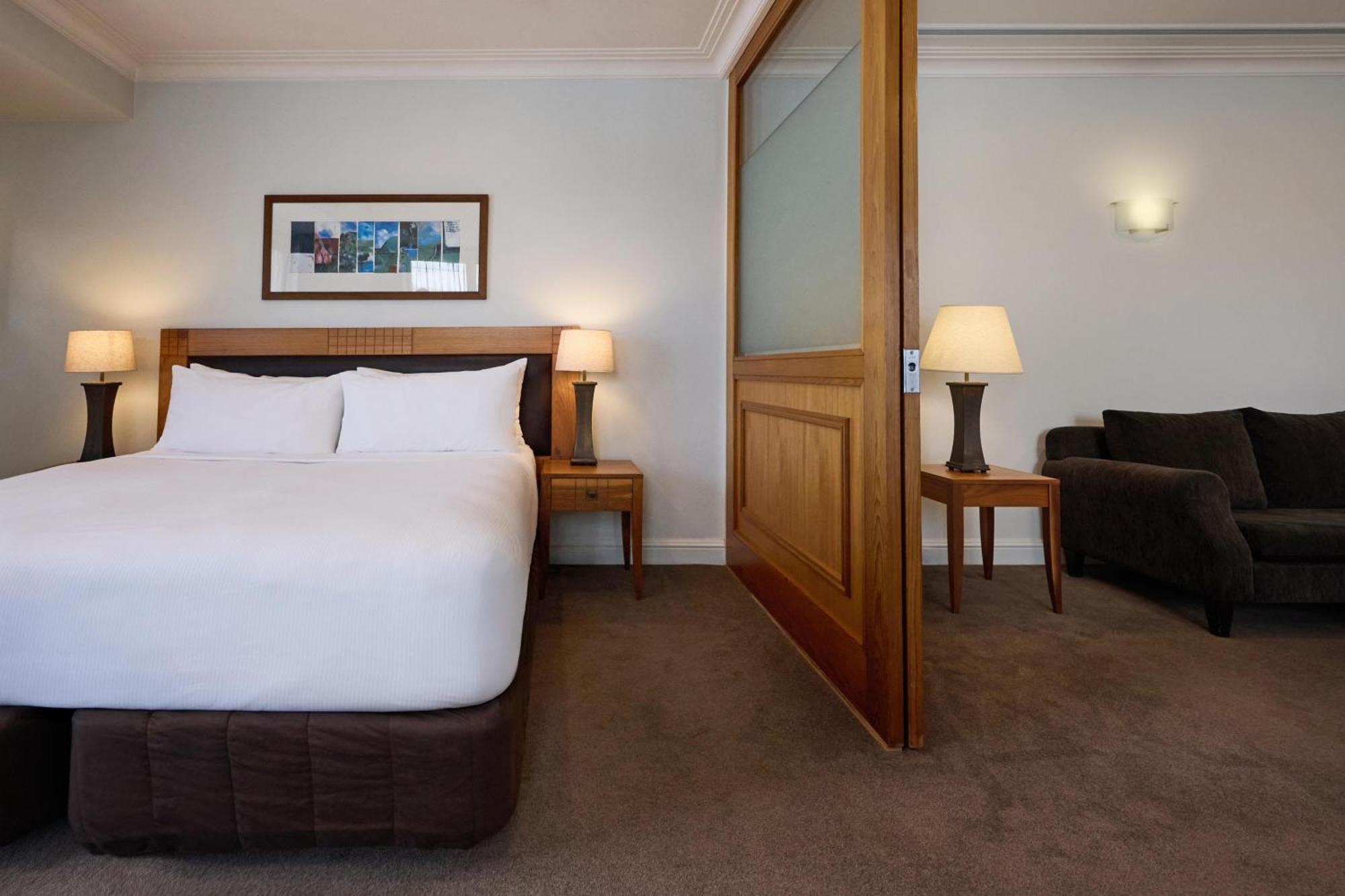 Deluxe 1 Bedroom Apartment with Harbour View
