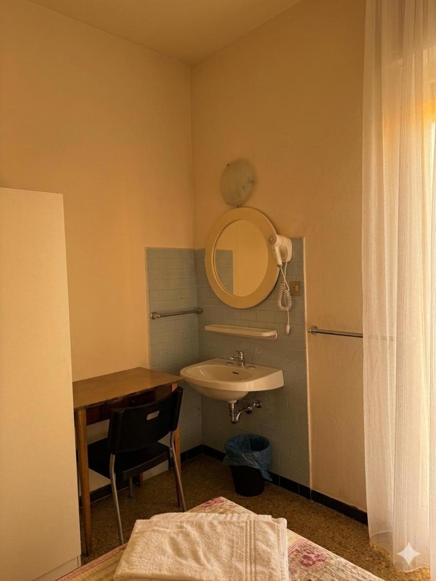 Doppel-/Zweibettzimmer mit Gemeinschaftsbad