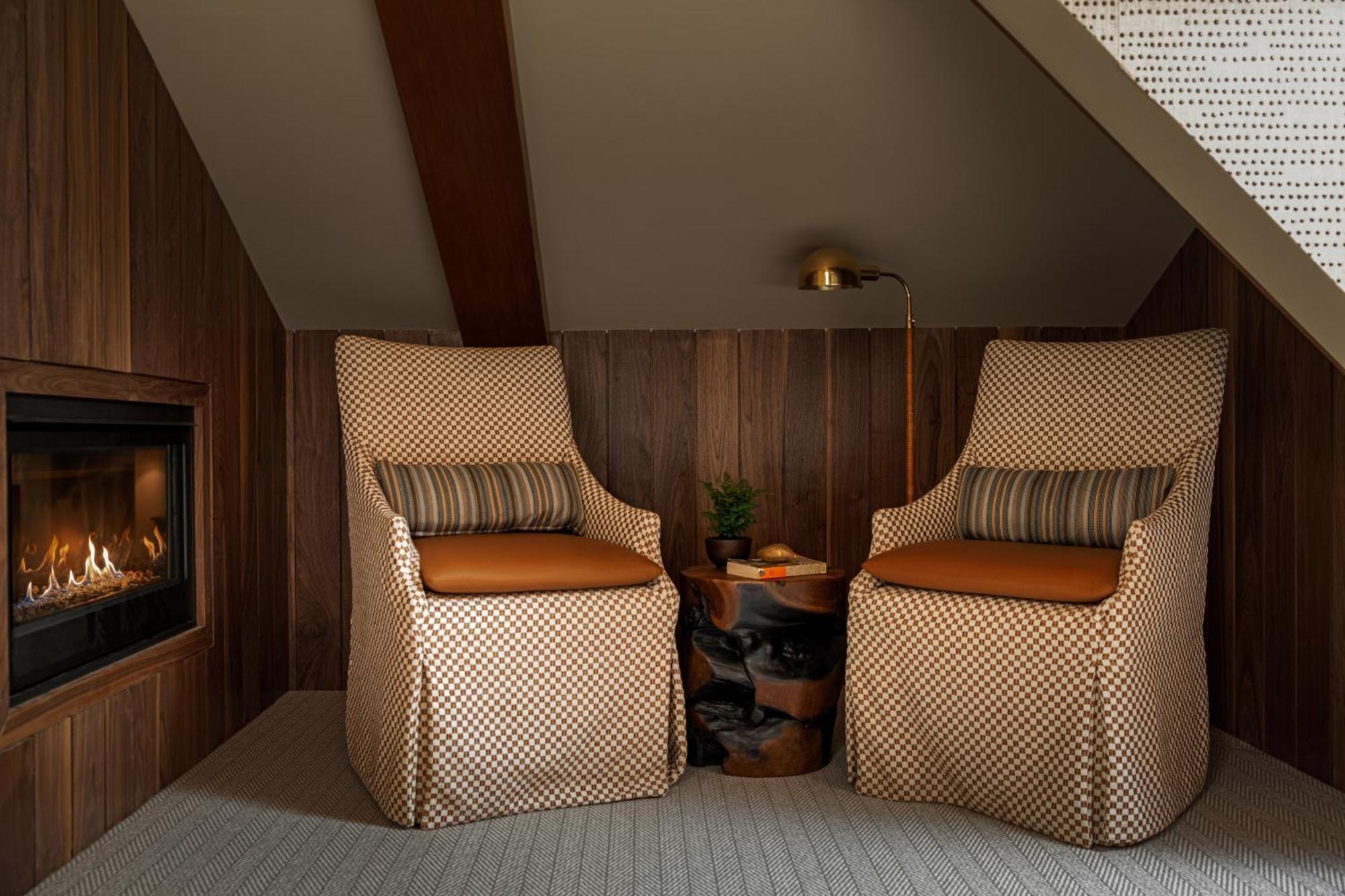 Deluxe King Suite
