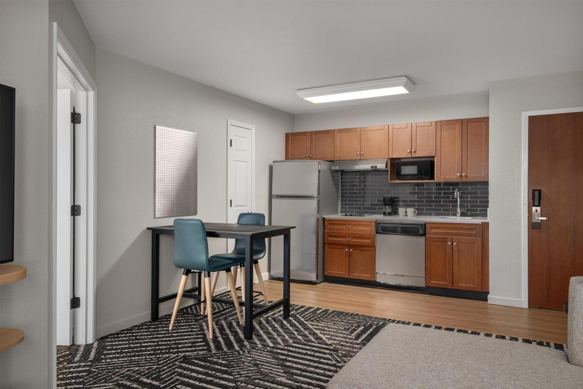 One-Bedroom King Suite