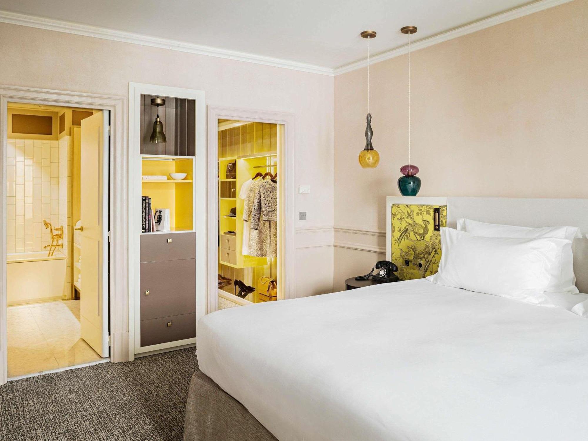 Prestige Suite with One King Bed /One Sofa Bed/Separate Living Room - Boulevard or Rue Scribe View