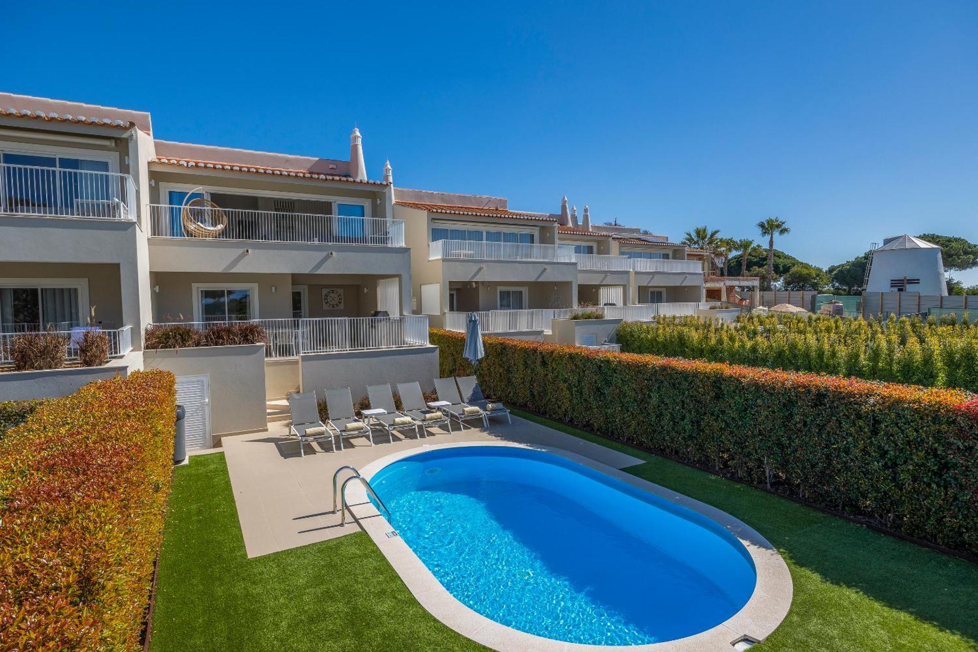 Moradia Deluxe com 3 Quartos e Piscina