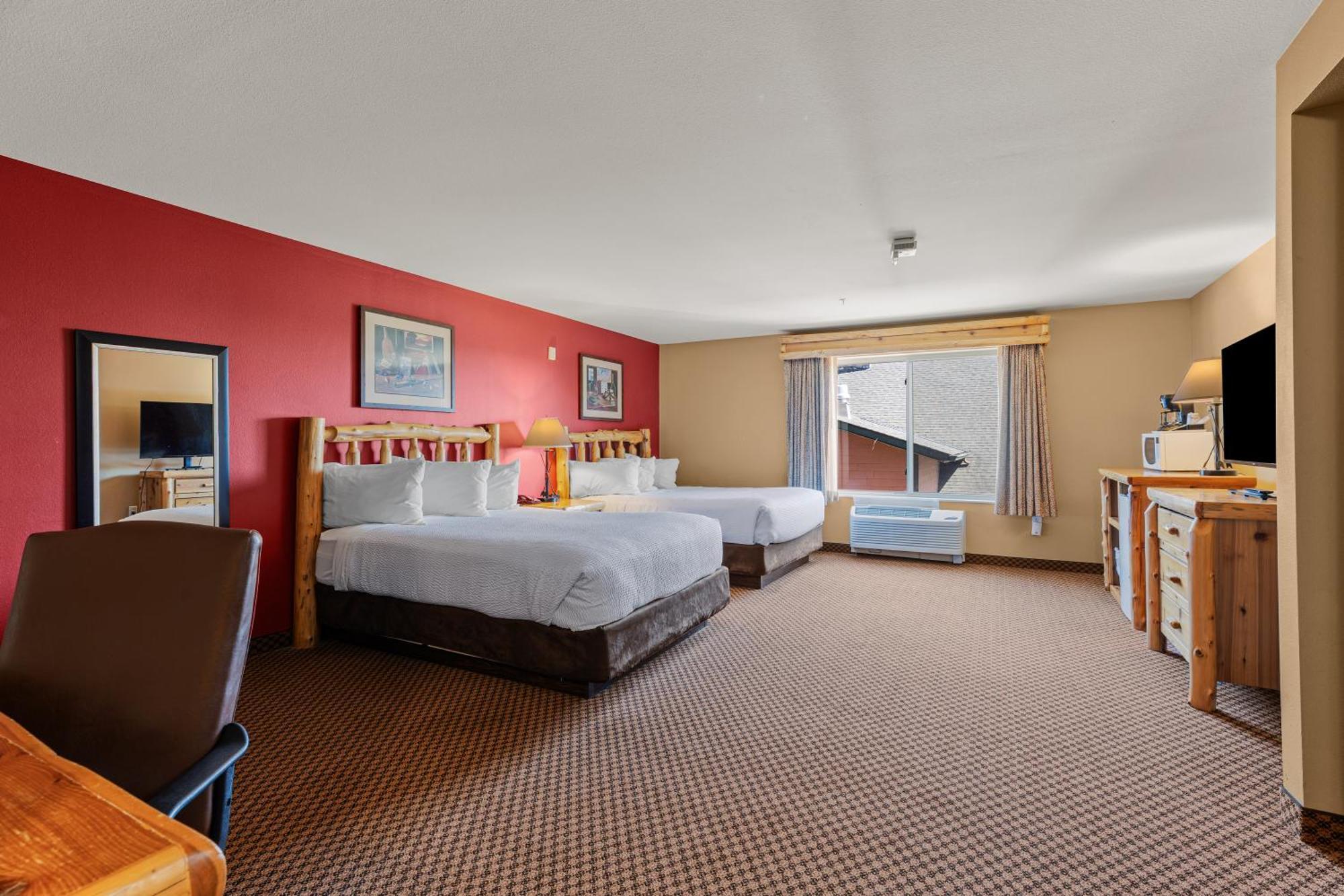 Queen Room with Two Queen Beds and Bathtub w/Grab Bars - Mobility Accessible/Non-Smoking