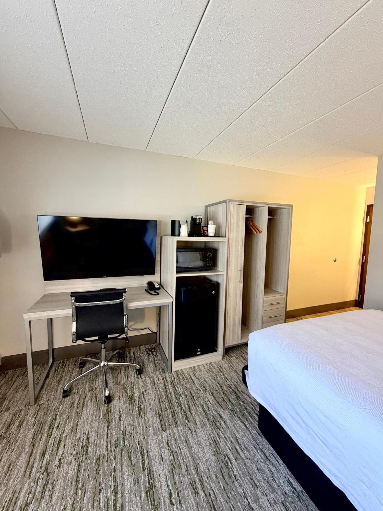 Queen Room with Two Queen Beds - Non Smoking
