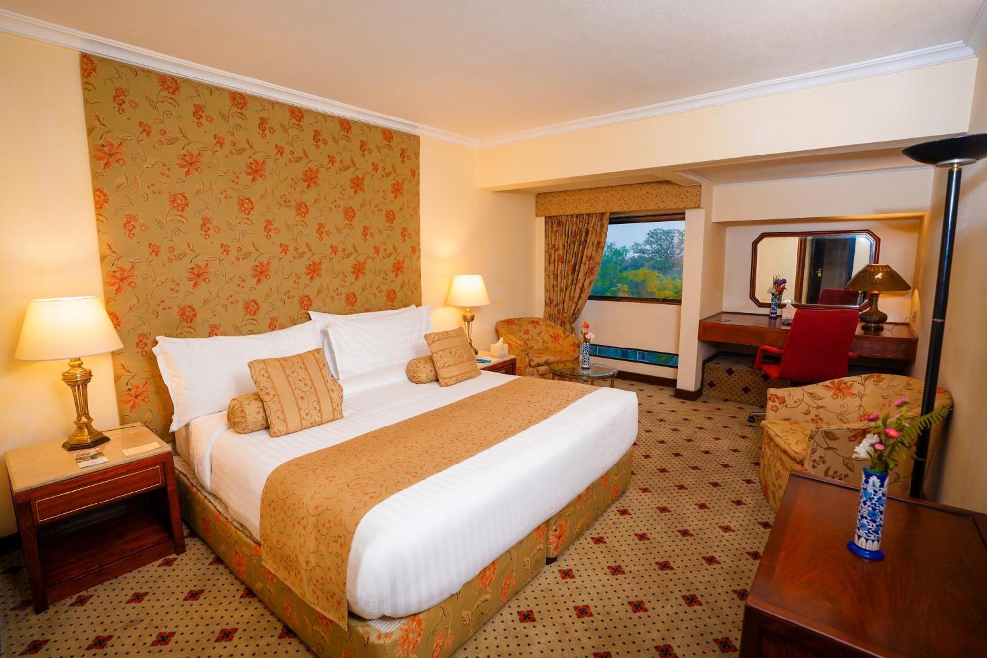 Deluxe Suite