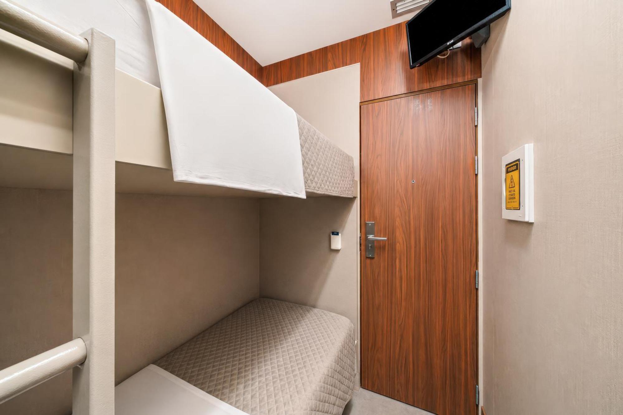 Quarto Duplo com Cama Beliche e Banheiro Externo