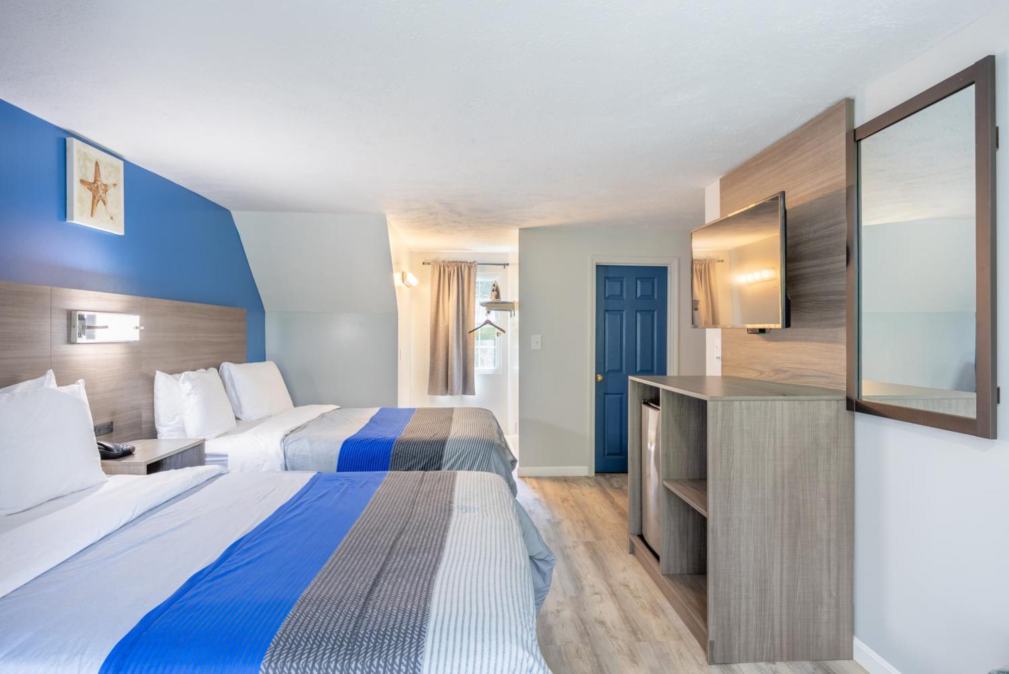 Deluxe Queen Room with Balcony