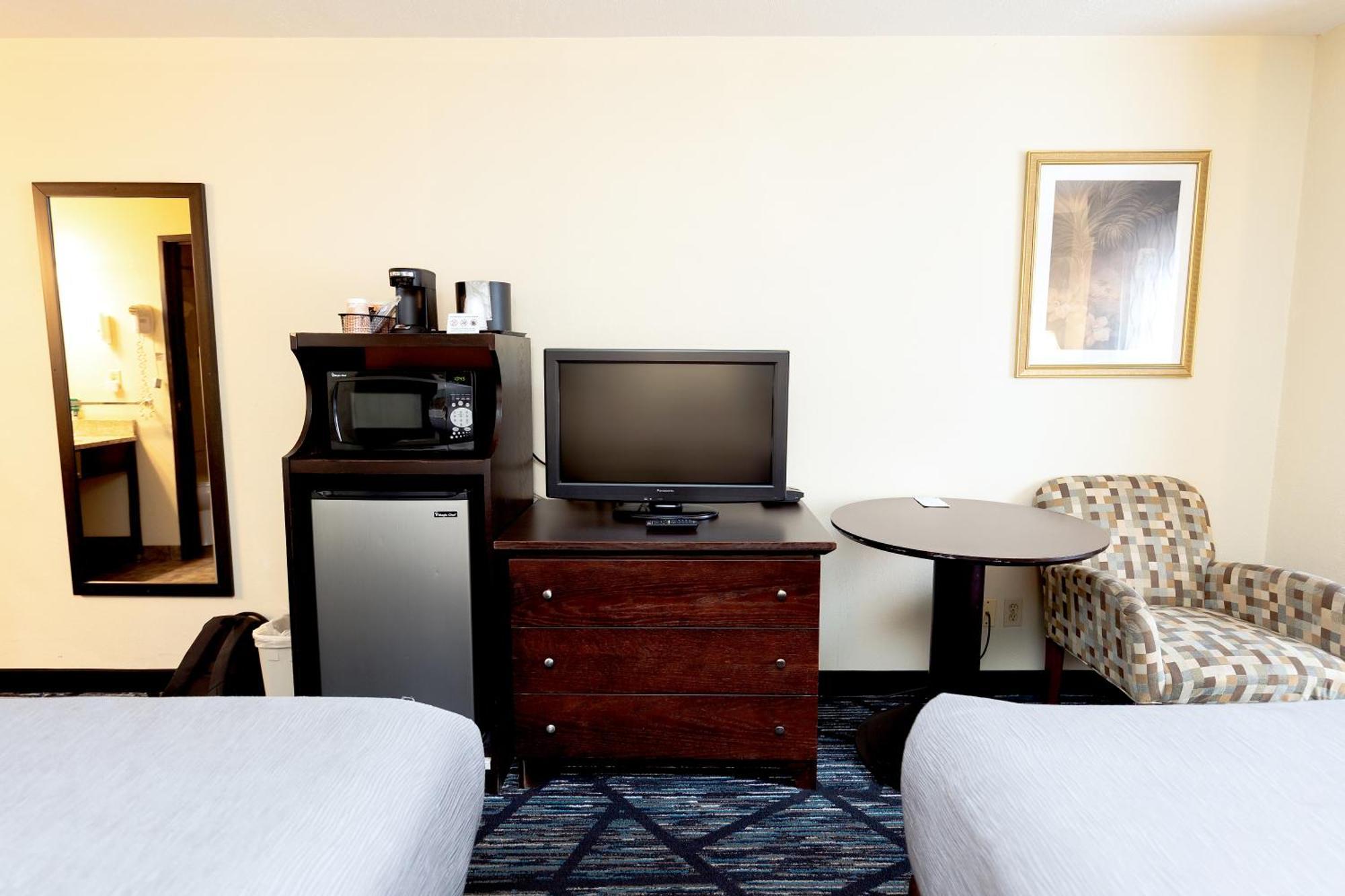 Queen Room with Two Queen Beds - Non-Smoking