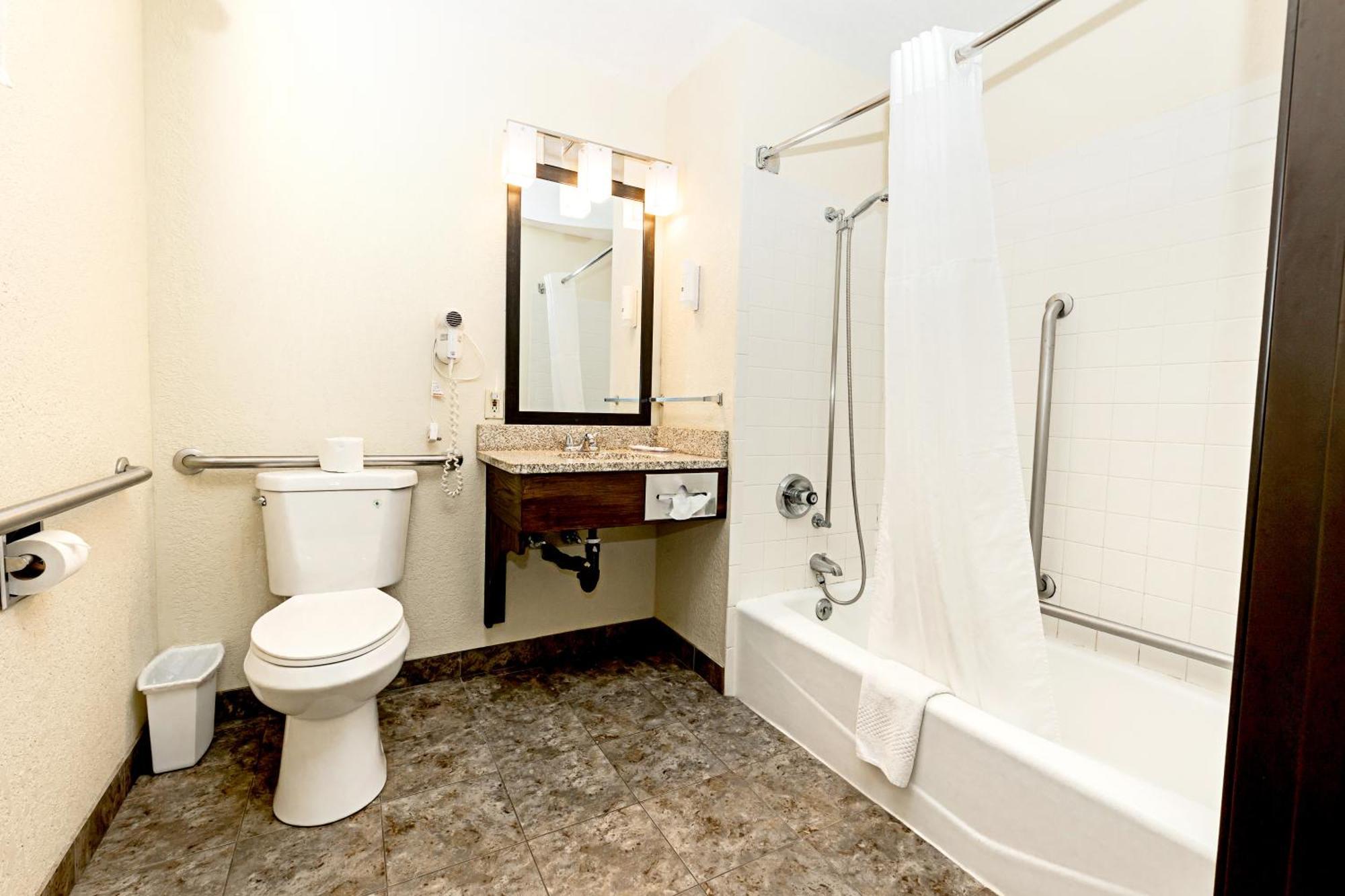 Queen Room - Accessible/Non-Smoking