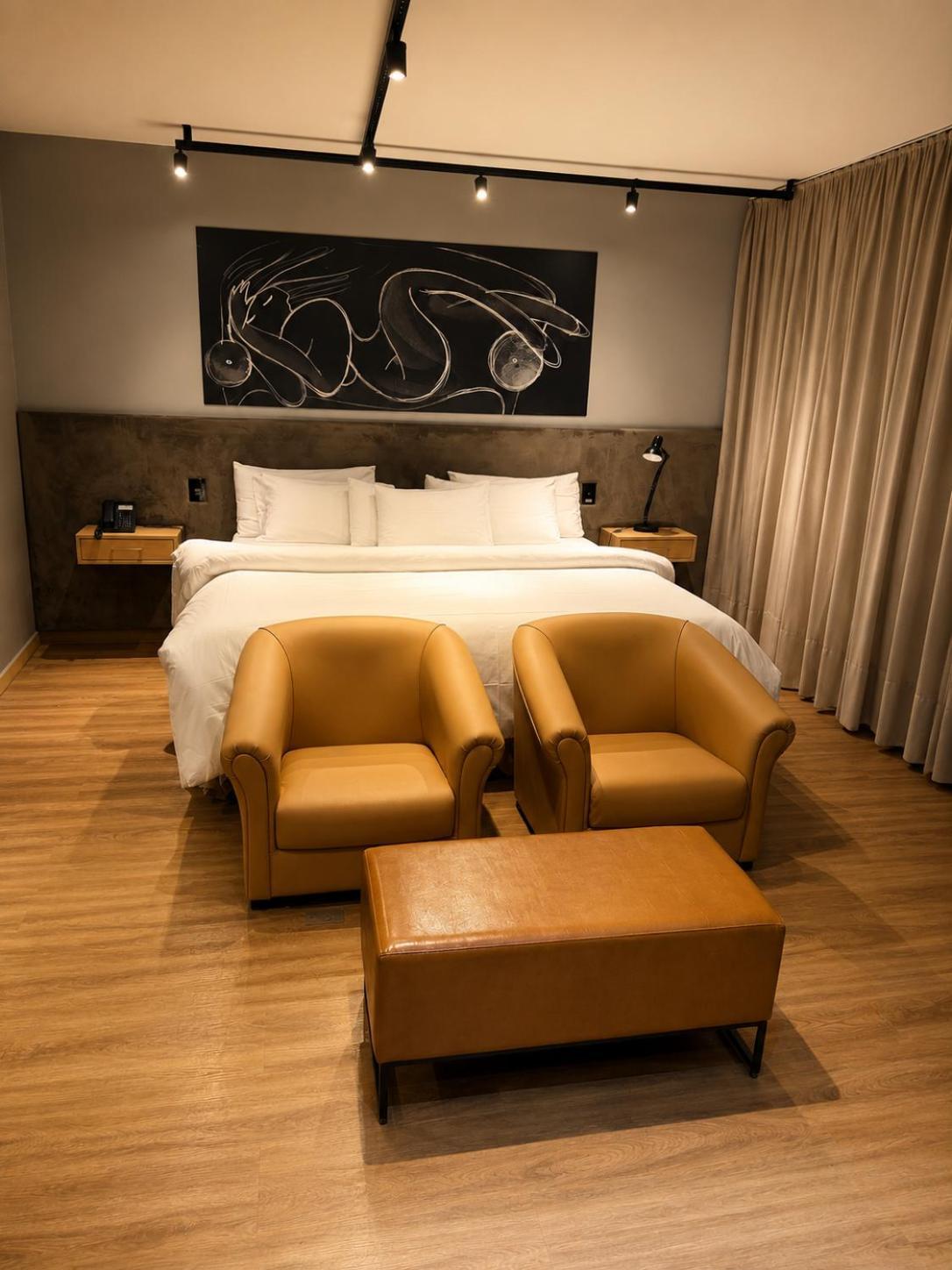 Quarto Superior com 1 Cama King-size e Cama Extra
