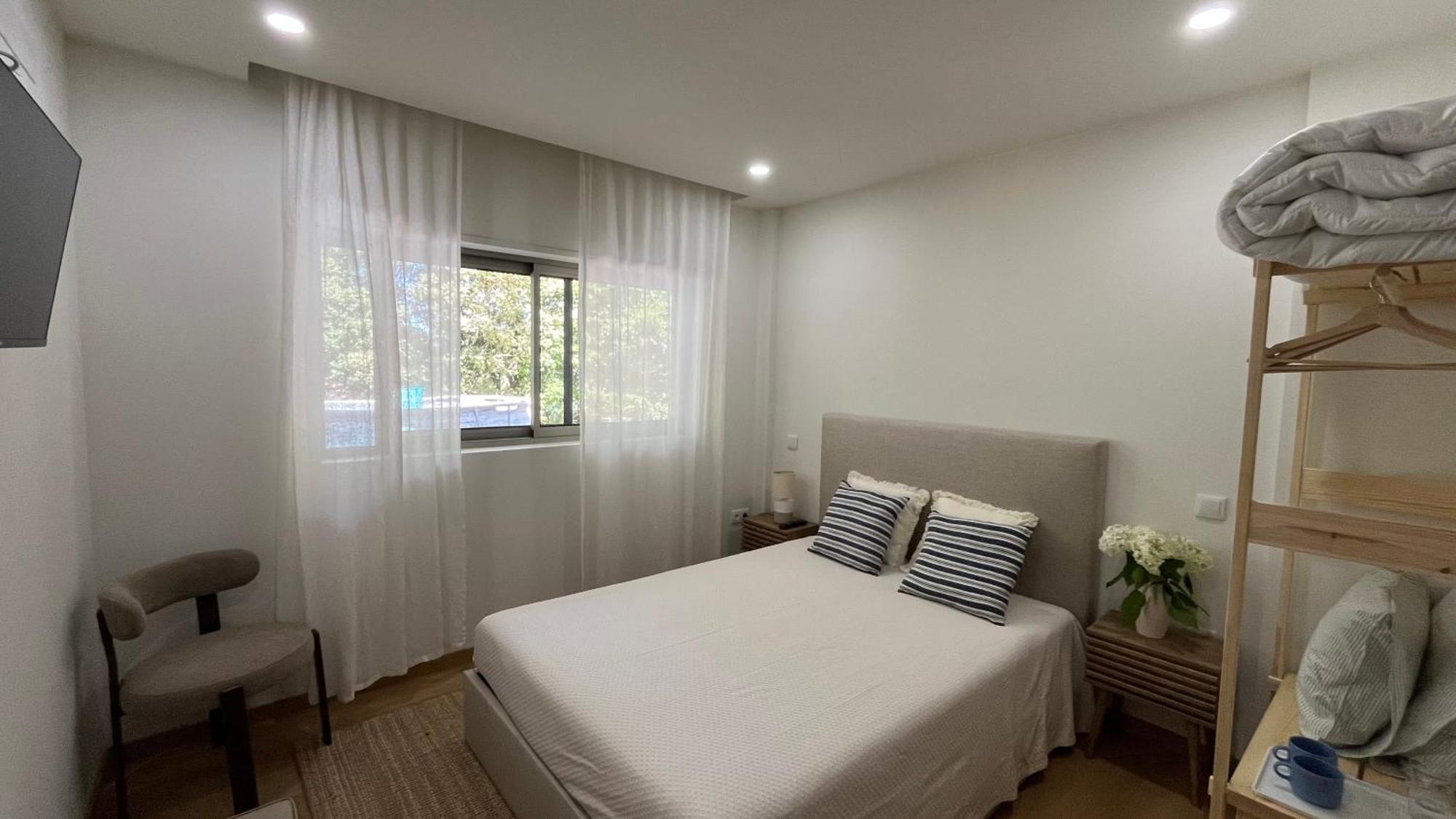 Quarto Duplo com Casa de Banho Privativa
