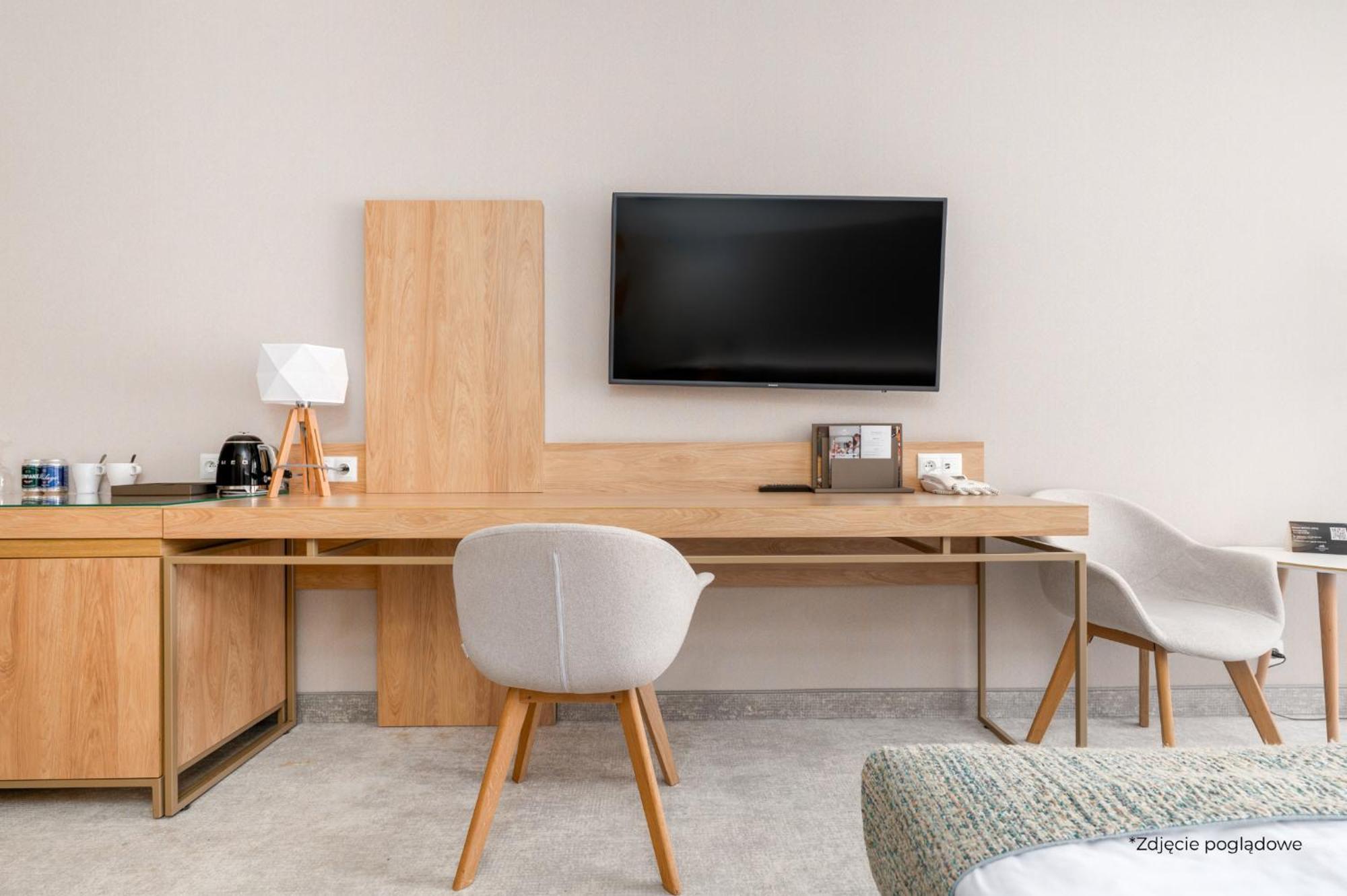 Doppel-/Zweibettzimmer mit Balkon