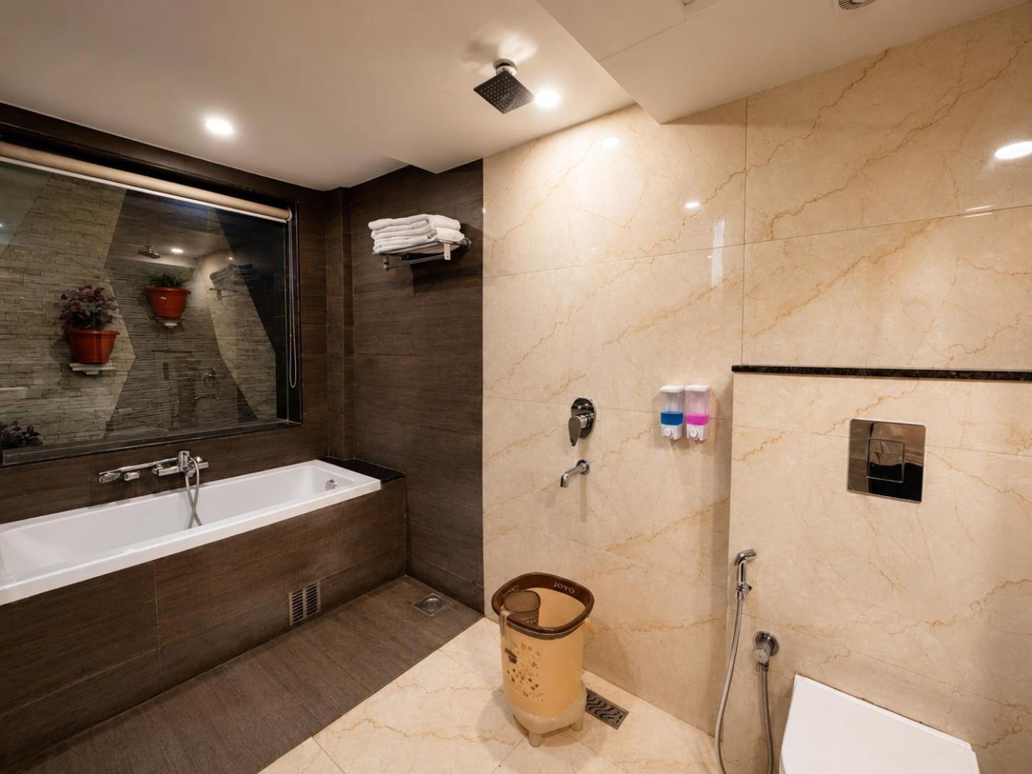 Suite Room With Bathtub