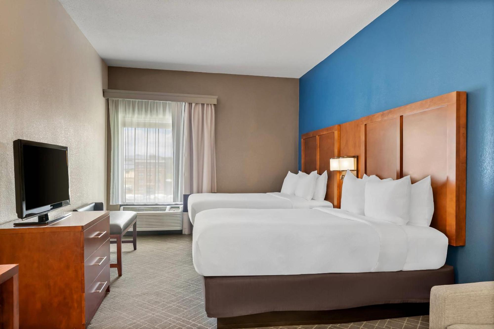 Suite with Two Double Beds - Non-Smoking