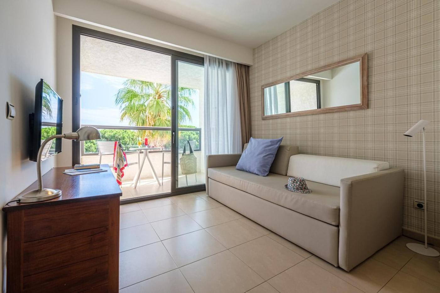 Suite Júnior com Vista Piscina (3 Adultos)