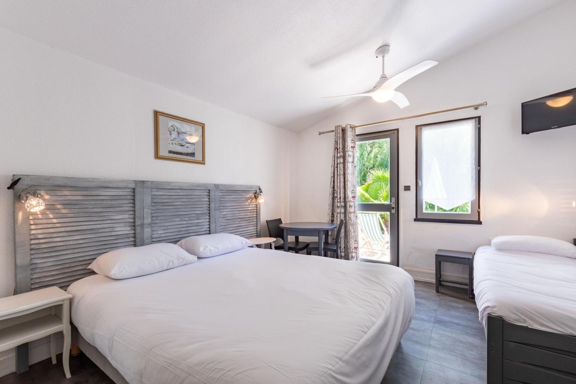 Chambre Double avec Terrasse et Baignoire Spa