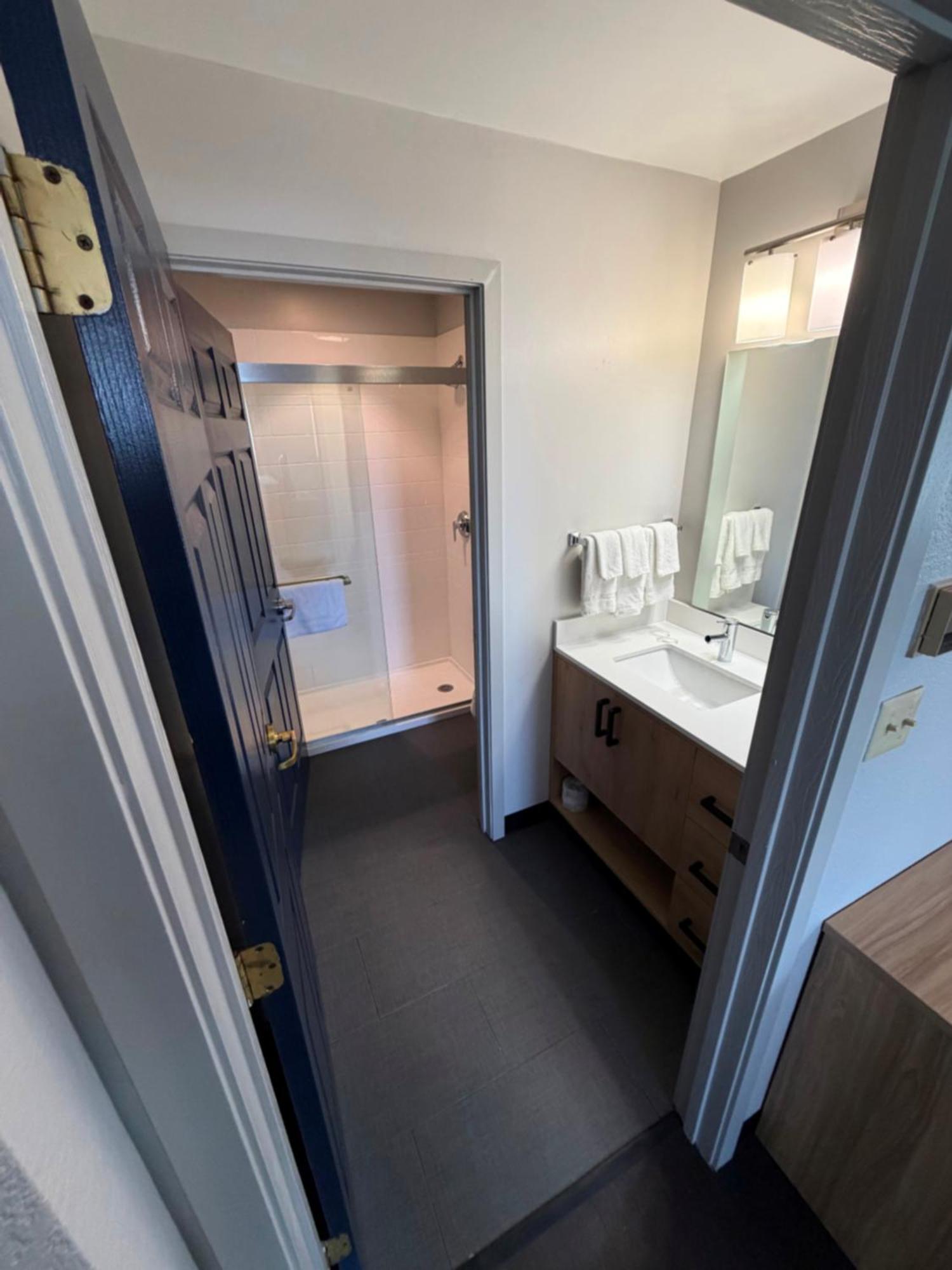 Two Bedroom Suite - Queen in Each