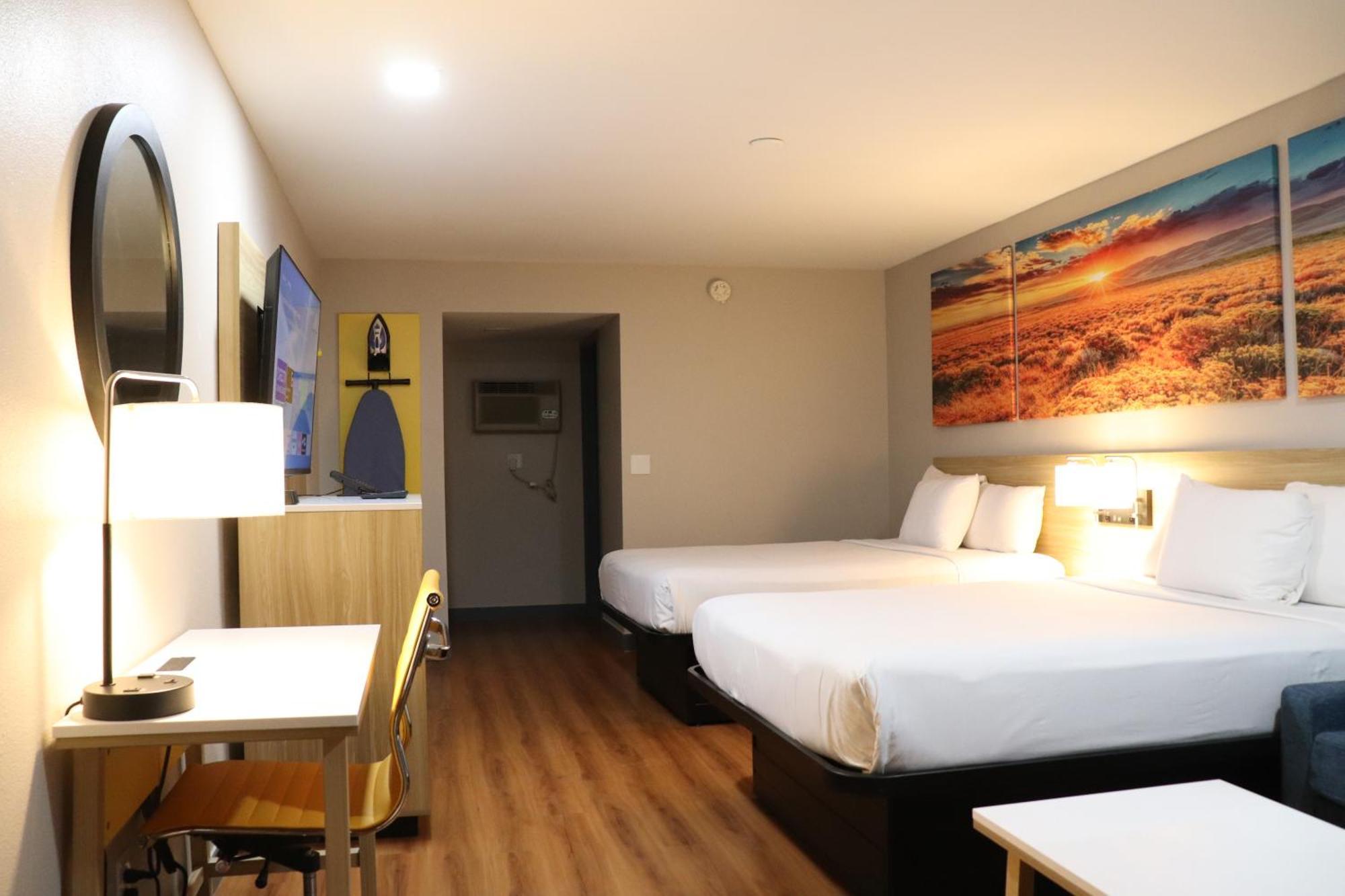Suite with Two Queen Beds - Non-Smoking