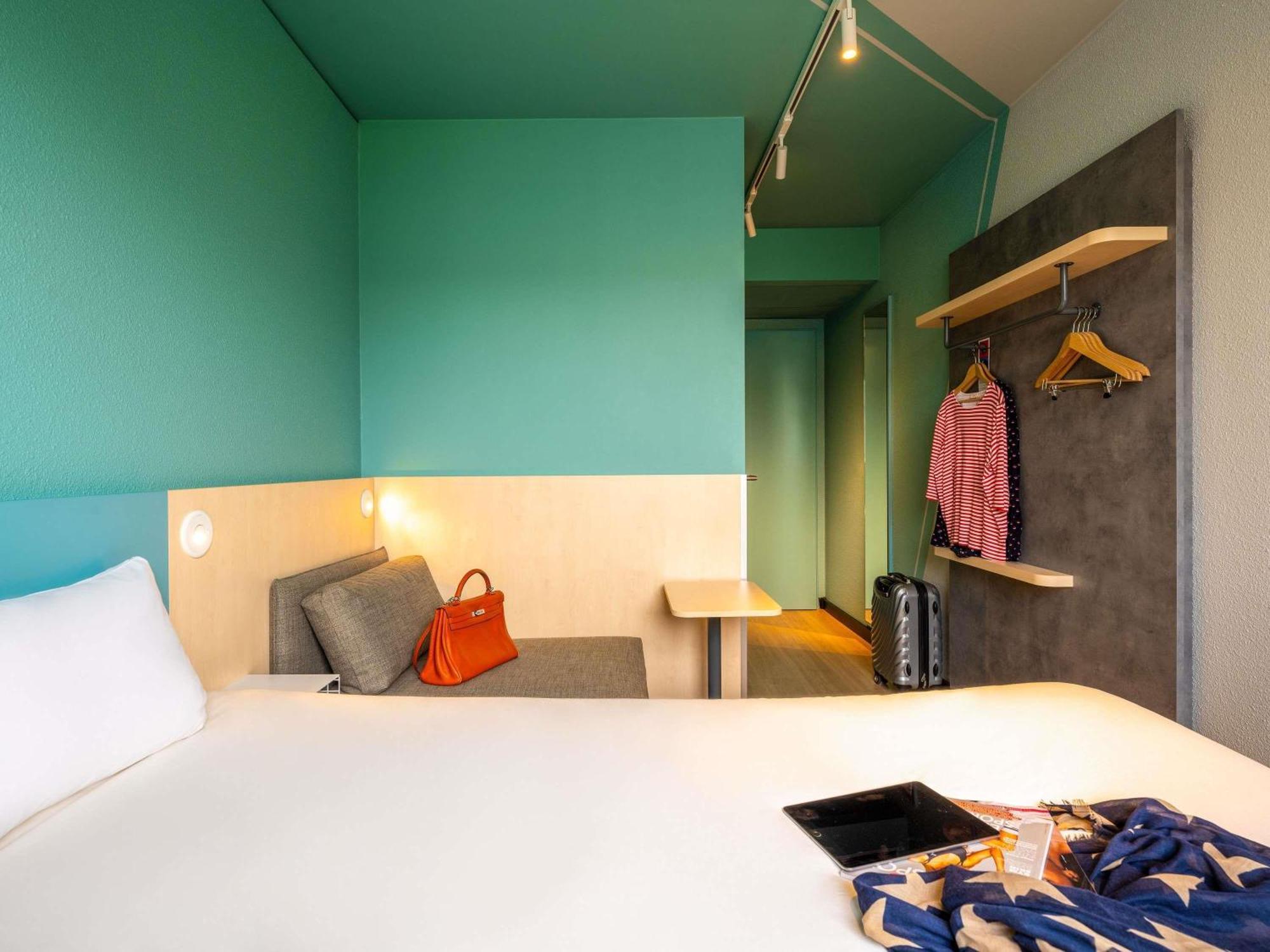Standaard Kamer met 1 Tweepersoonsbed en Slaapbank