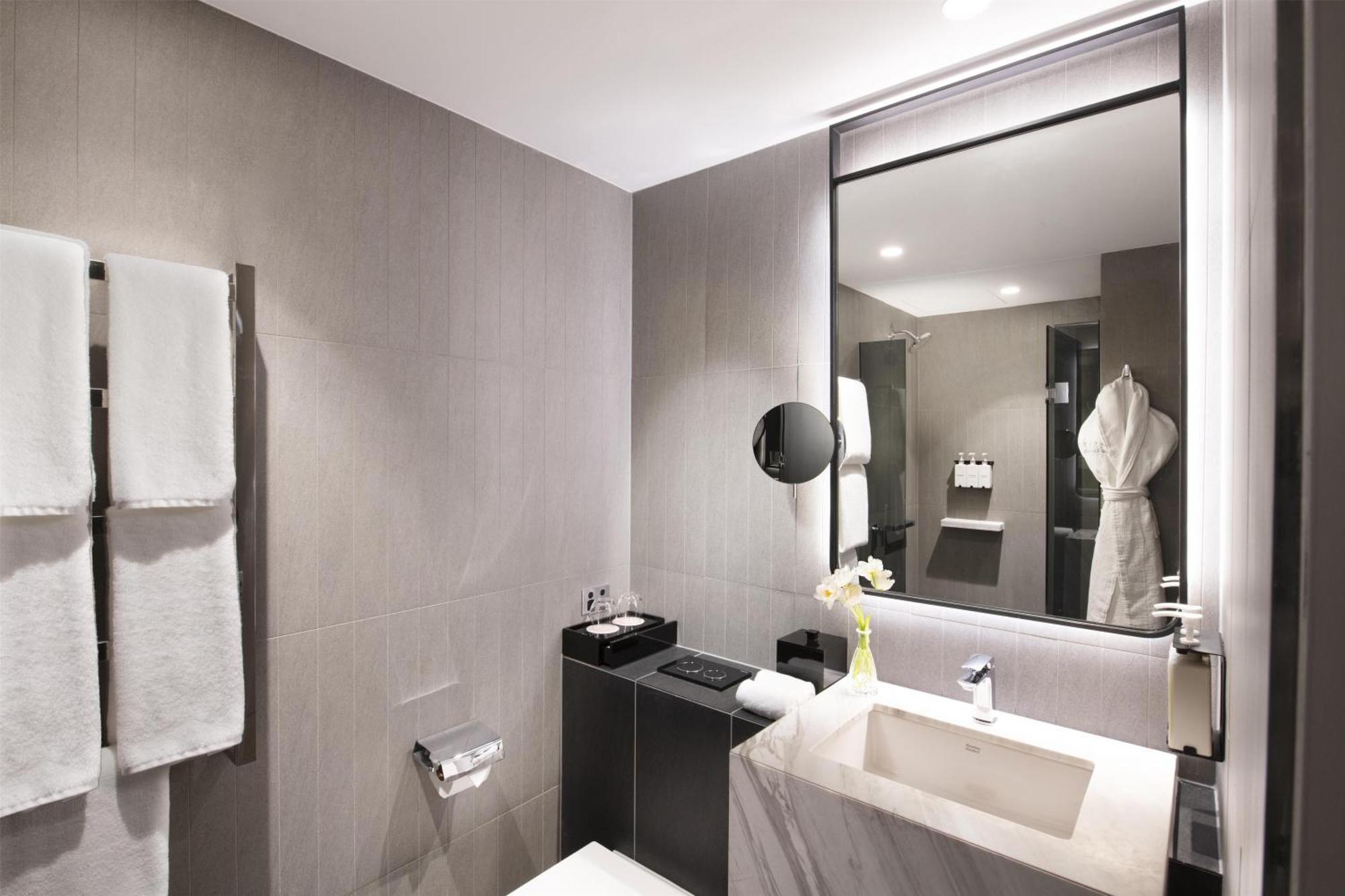 Twin Acacia Room