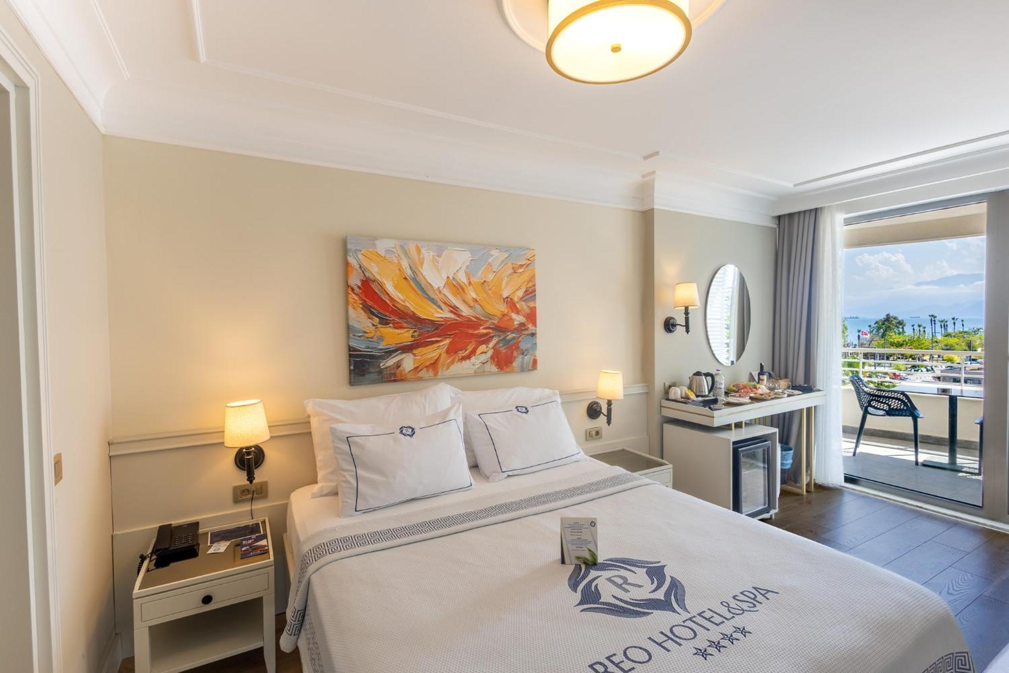 Deluxe Doppelzimmer mit seitlichem Meerblick