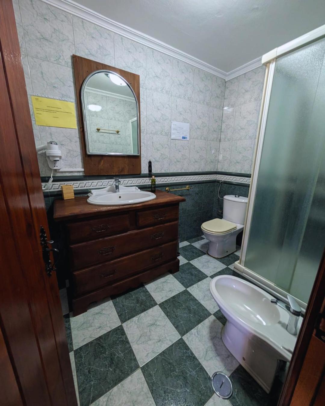 Quarto Familiar com Vista Jardim