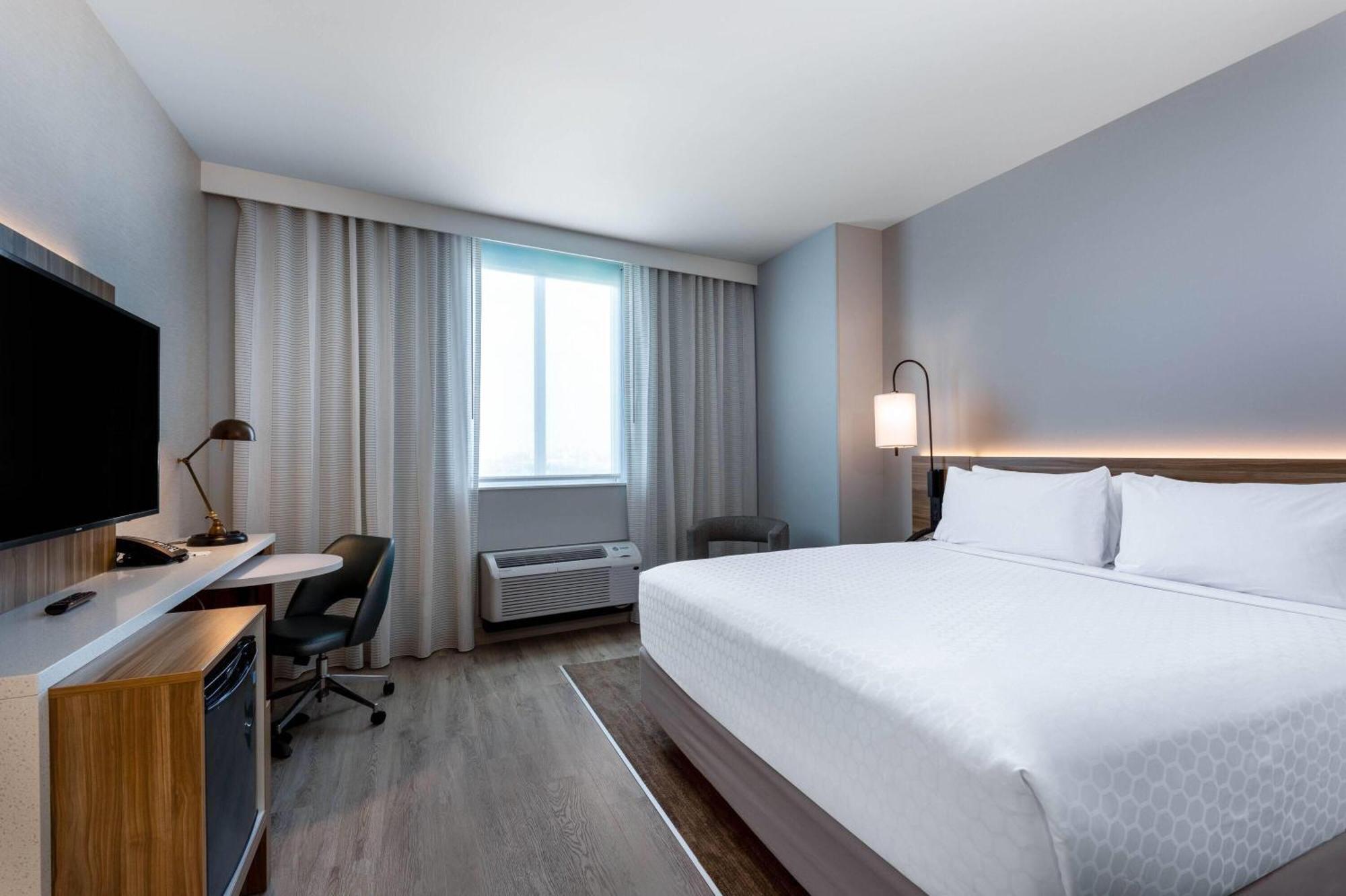 One-Bedroom King Suite - Non-Smoking