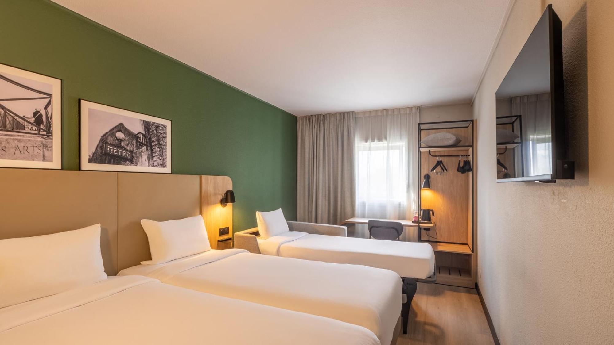 Camera Standard con 1 Letto Queen-Size e 1 Divano Letto