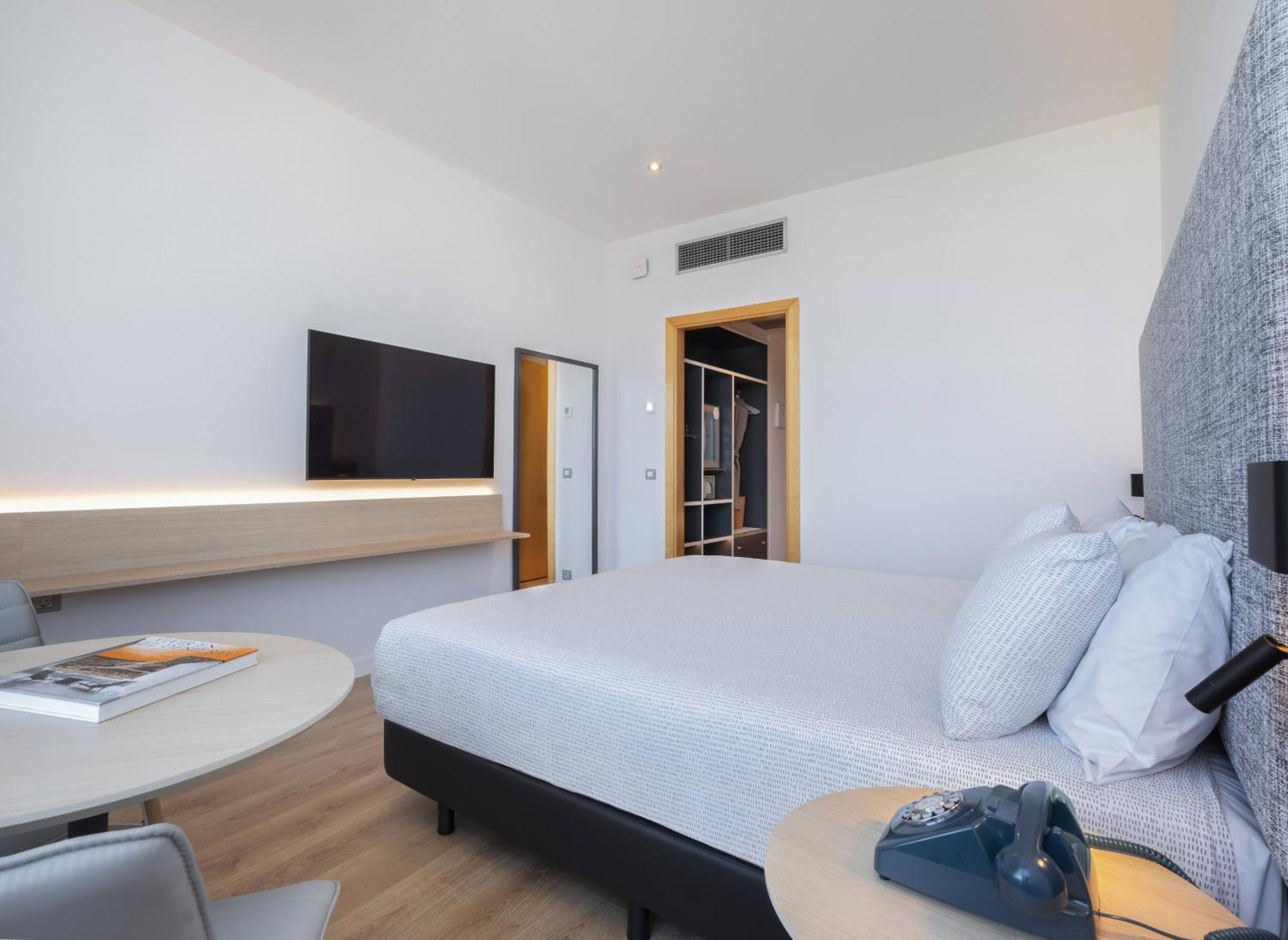 Estudio con cama extragrande