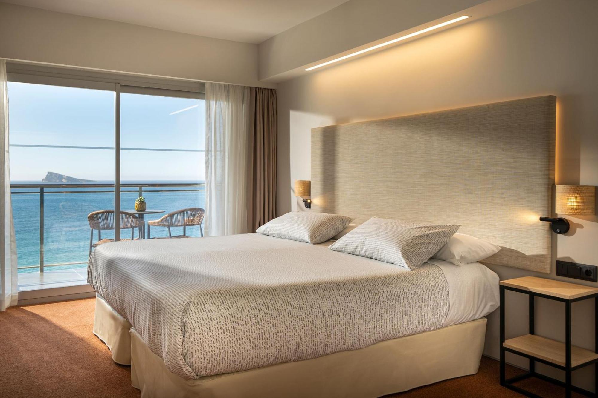 Estudio con vistas frontales al mar