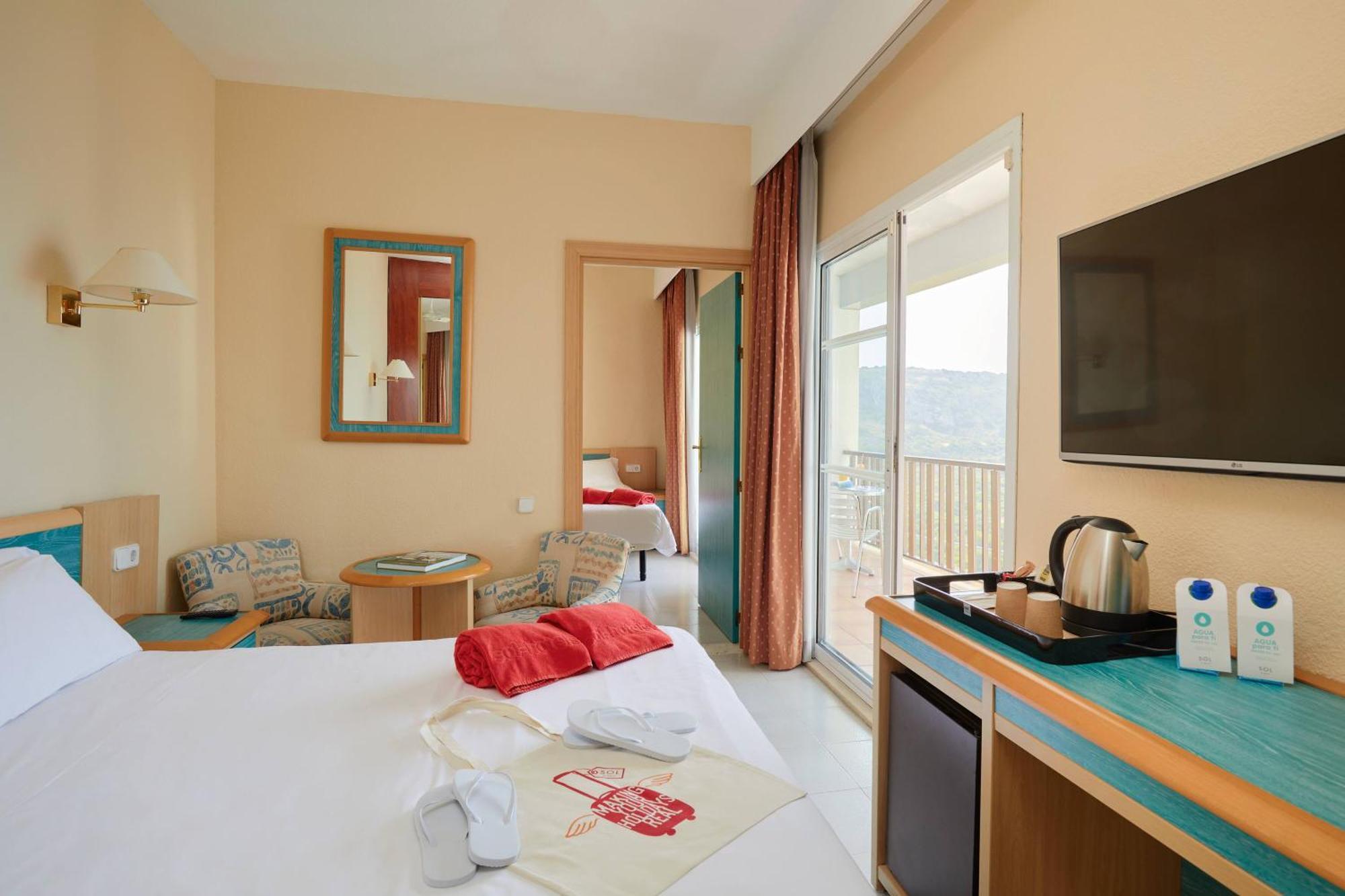 Habitación Familiar con vistas (2 adultos + 2 niños)