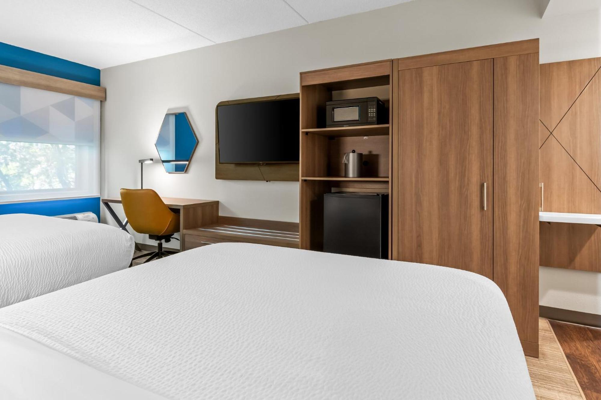 Standard Queen Room with Two Queen Beds - Top Floor