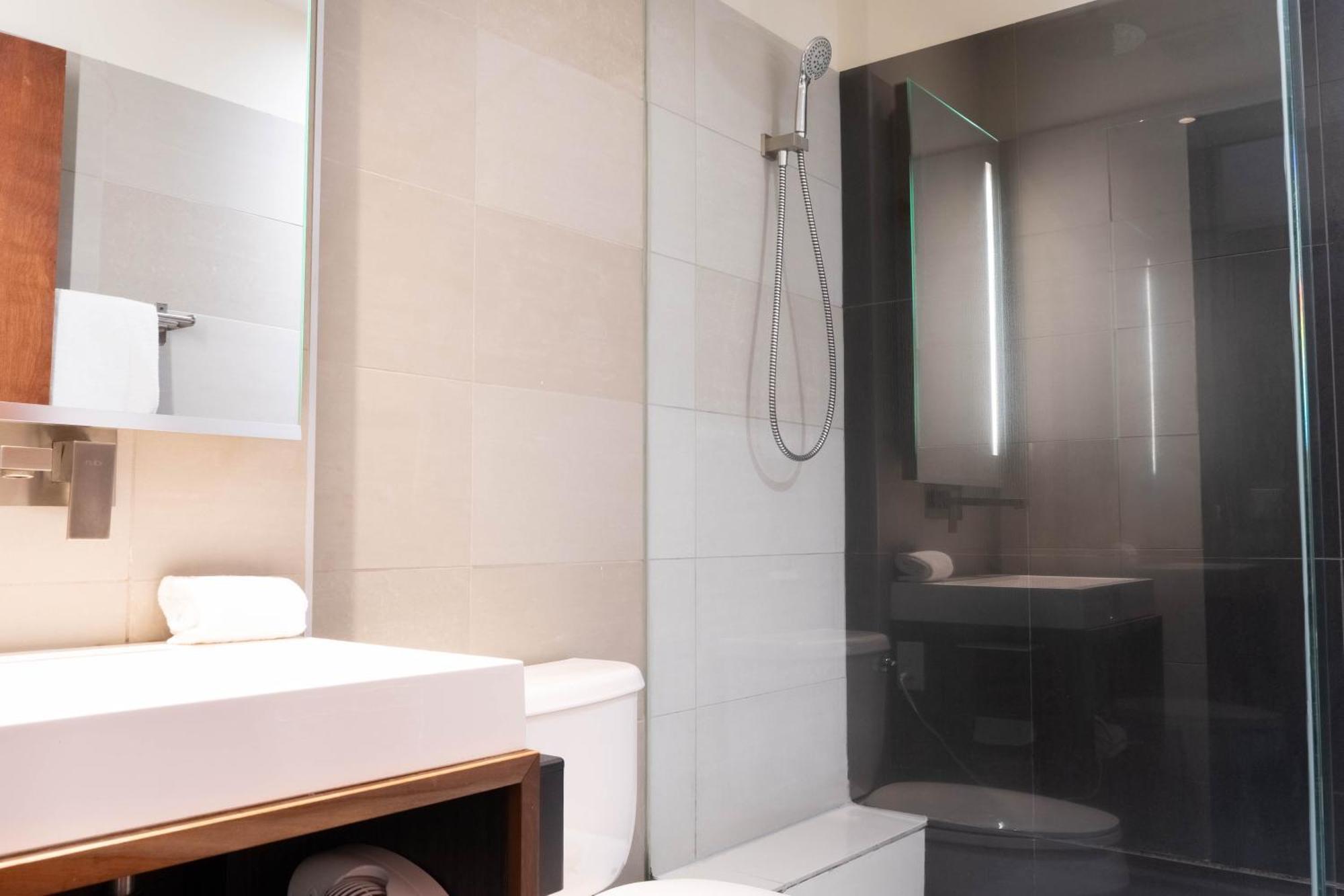 Standardzimmer mit Kingsize-Bett