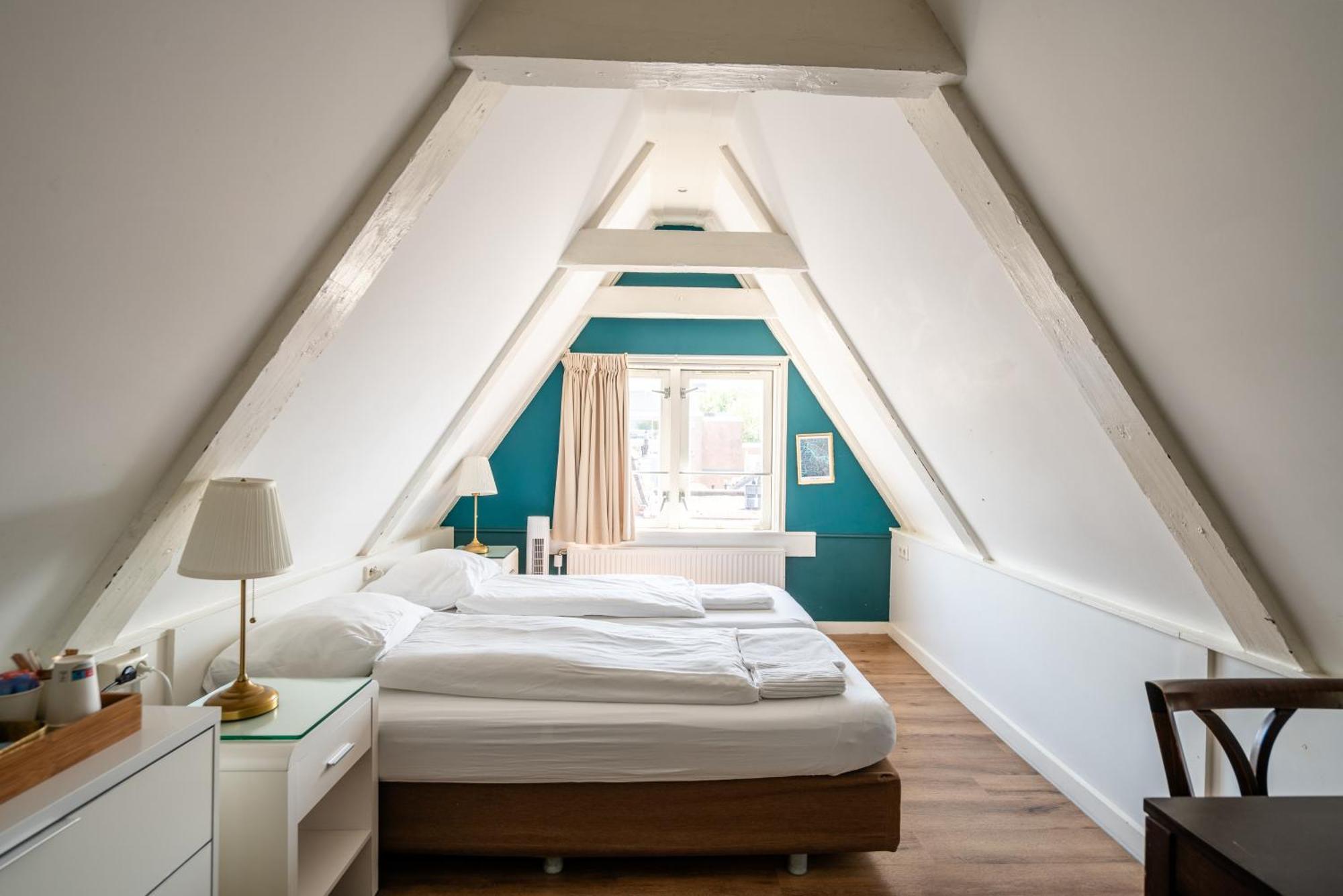 Tweepersoonskamer met 2 Aparte Bedden