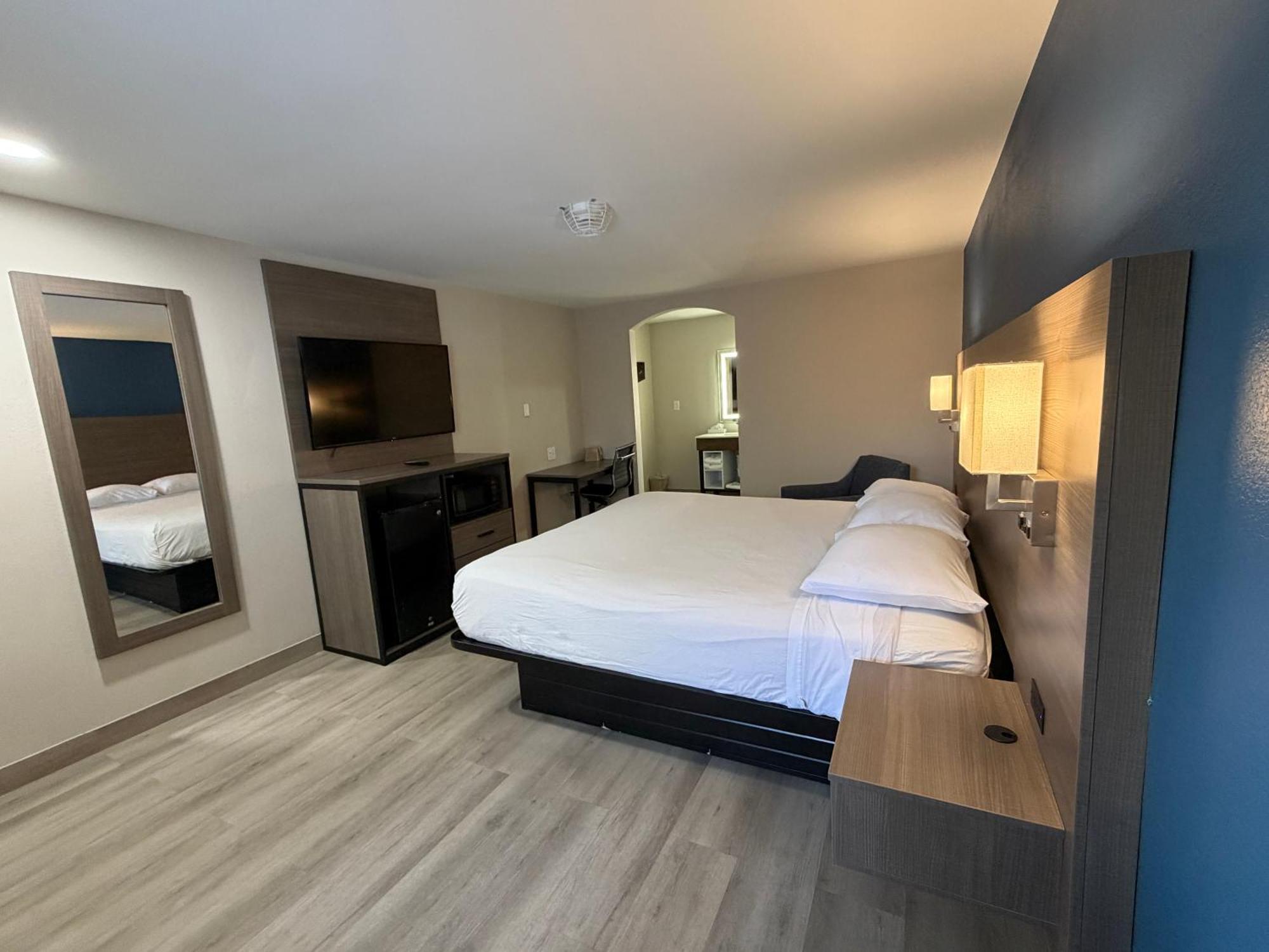 King Room - Non-Smoking