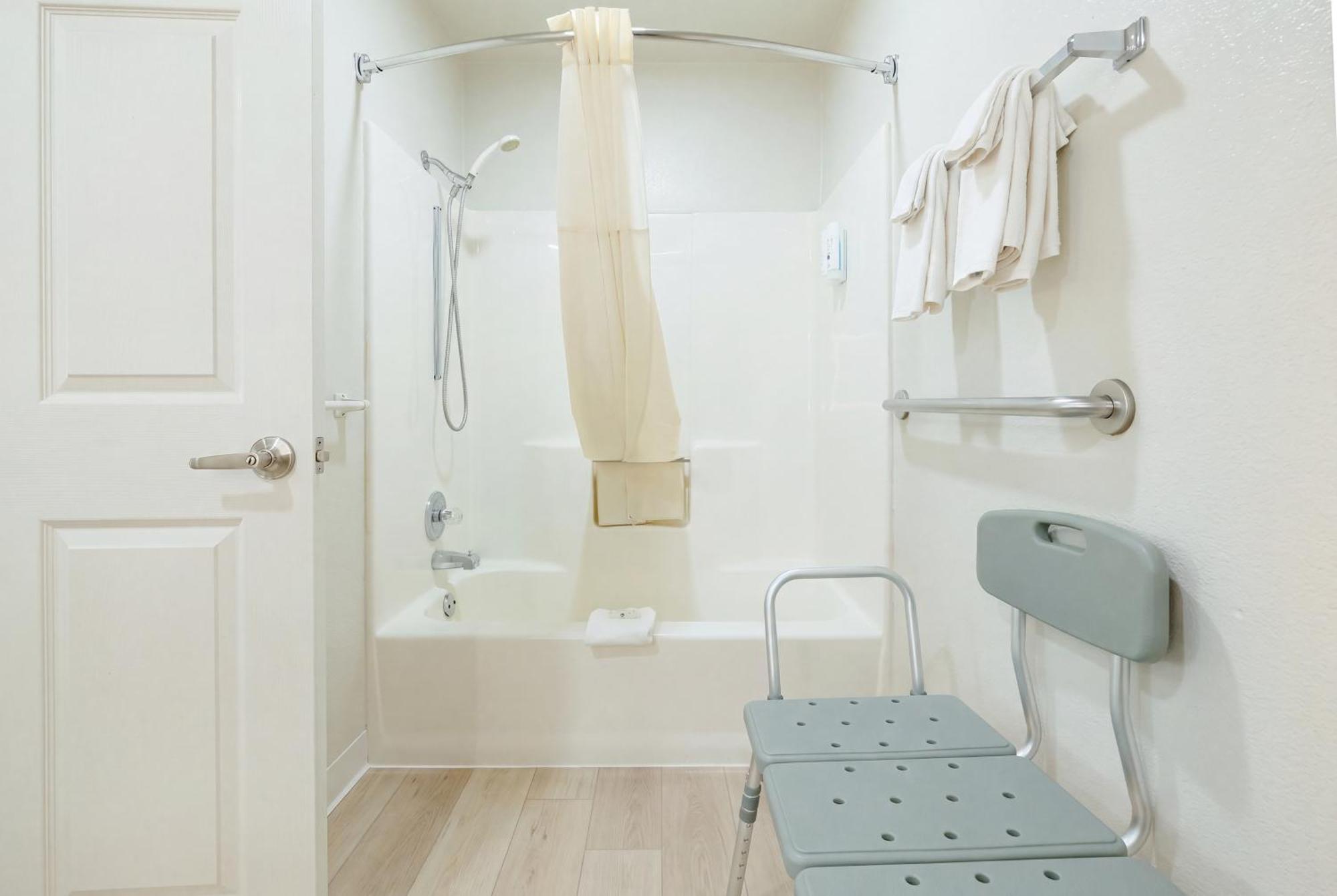 Queen Room with Two Queen Beds and Tub - Accessible/Non-Smoking