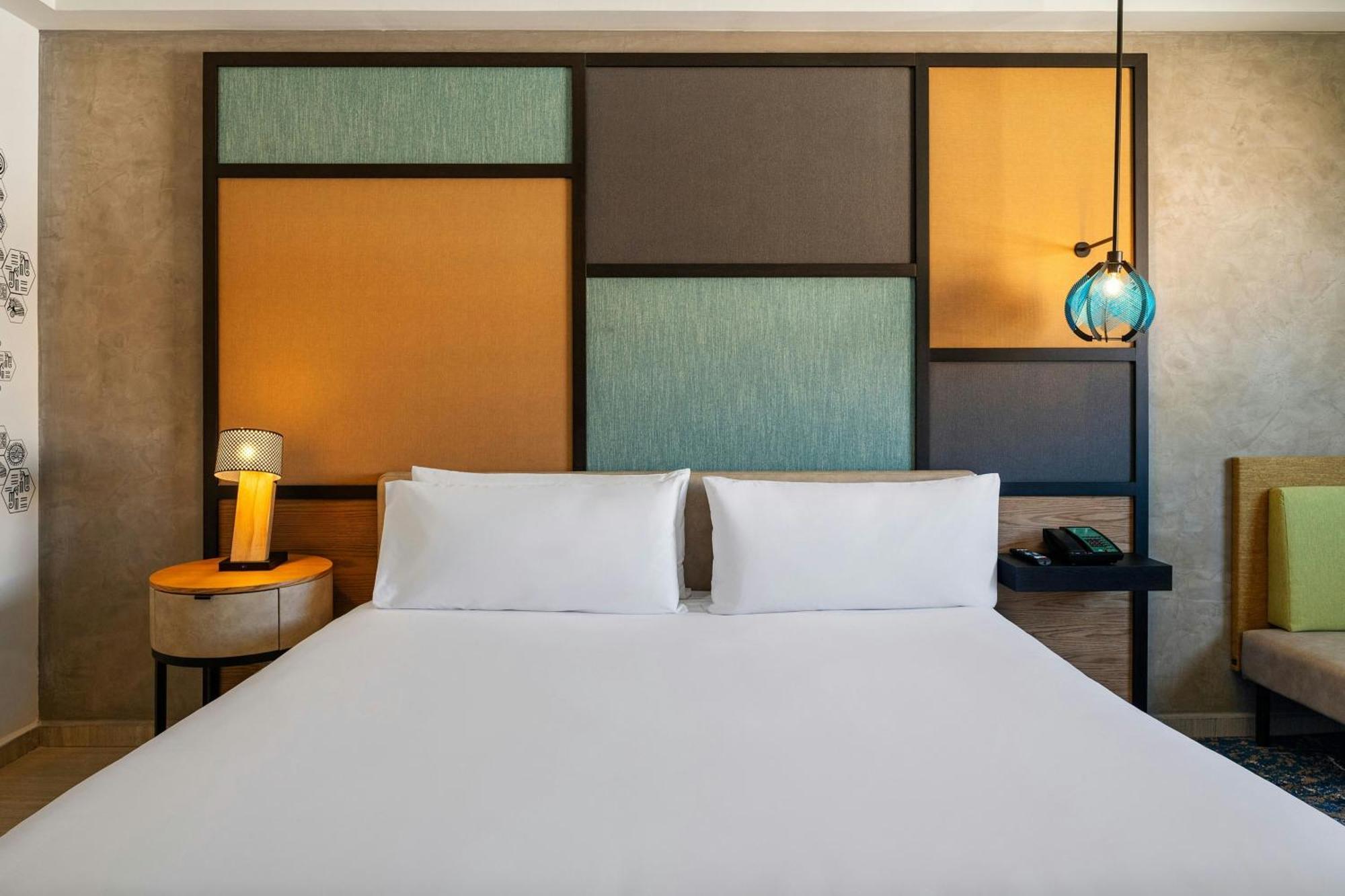 Aloft King Room